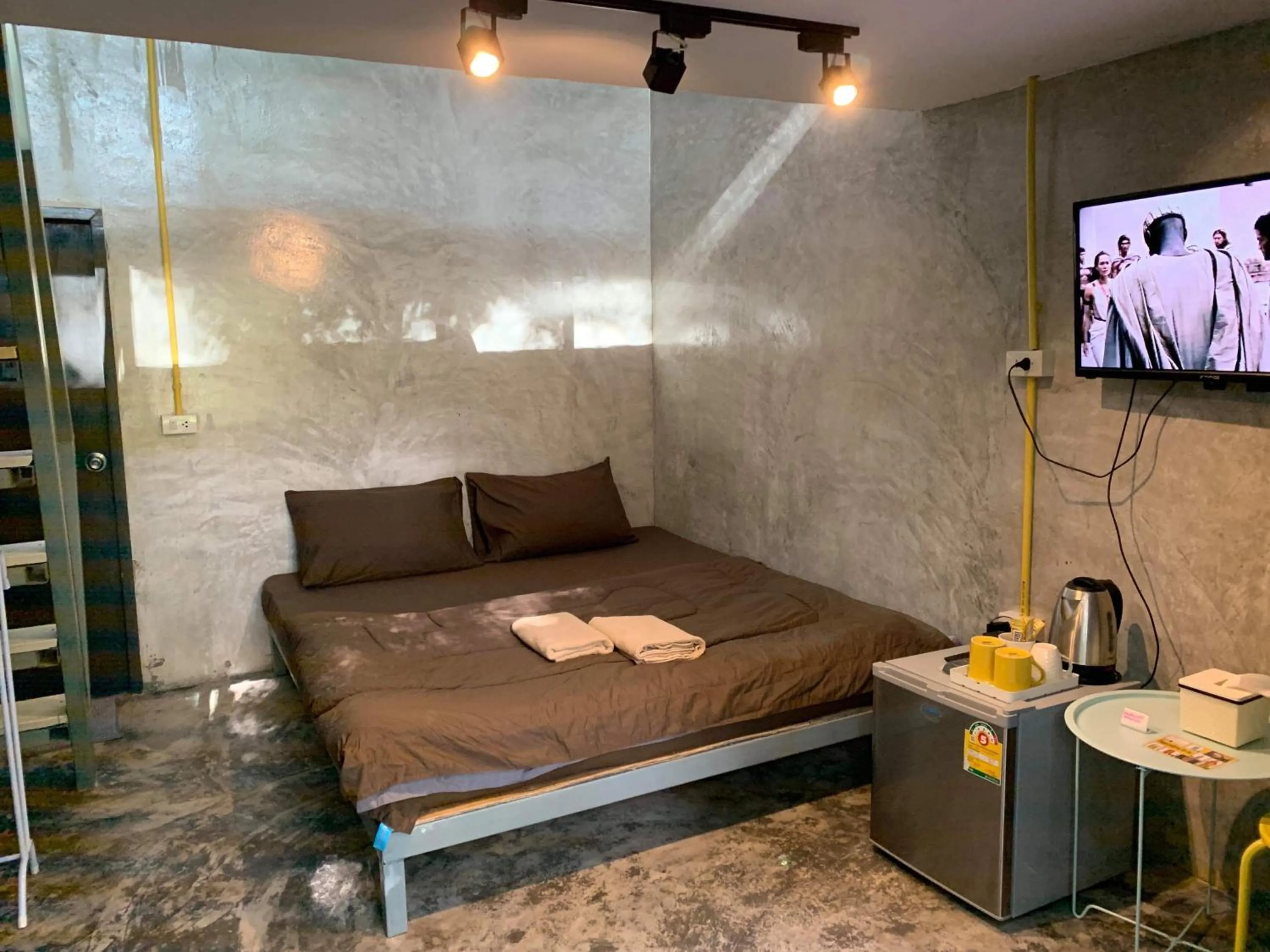 Bed in BeachBox@Koh Сhang