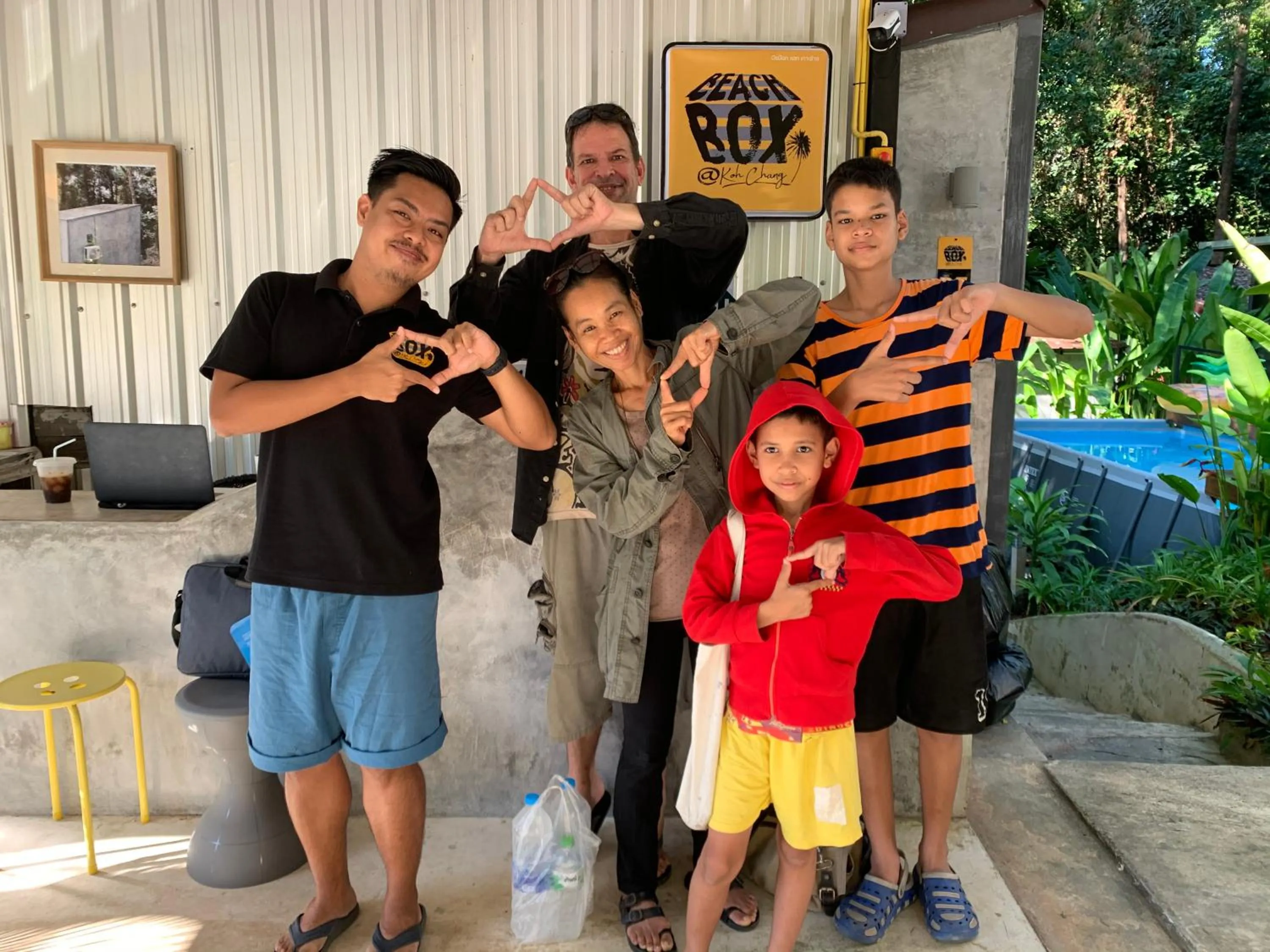 Family in BeachBox@Koh Сhang