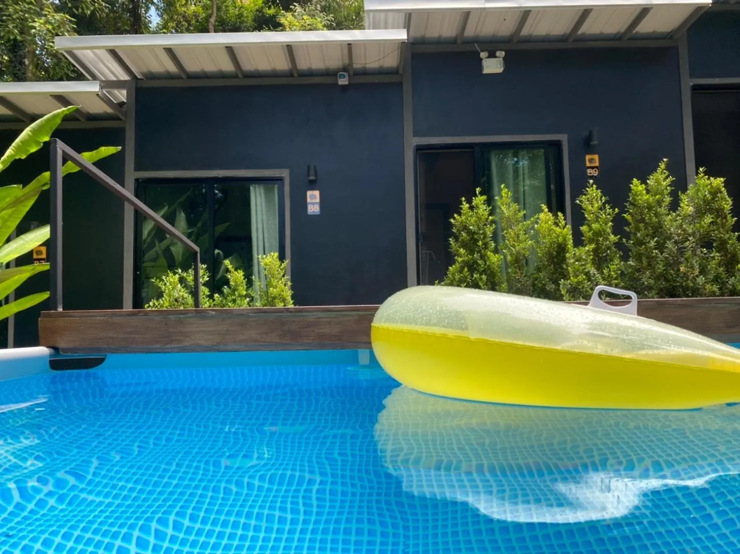 Swimming pool in BeachBox@Koh Сhang