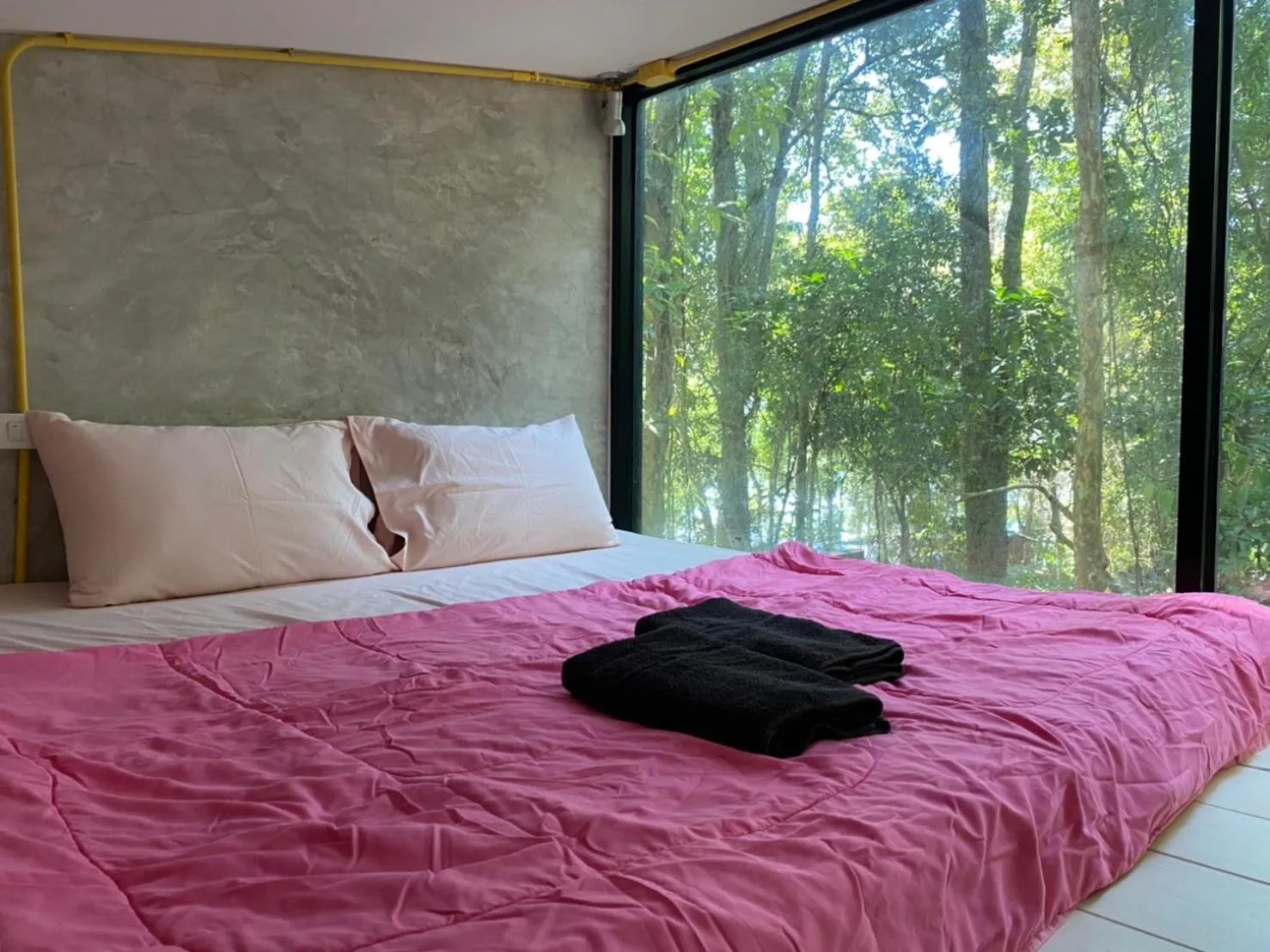 Bed in BeachBox@Koh Сhang