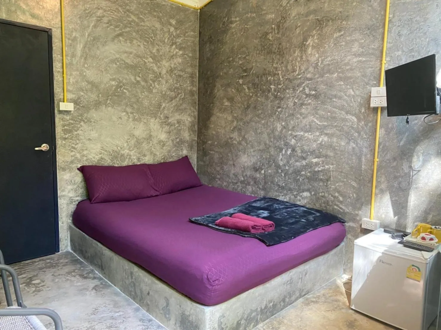 Bed in BeachBox@Koh Сhang