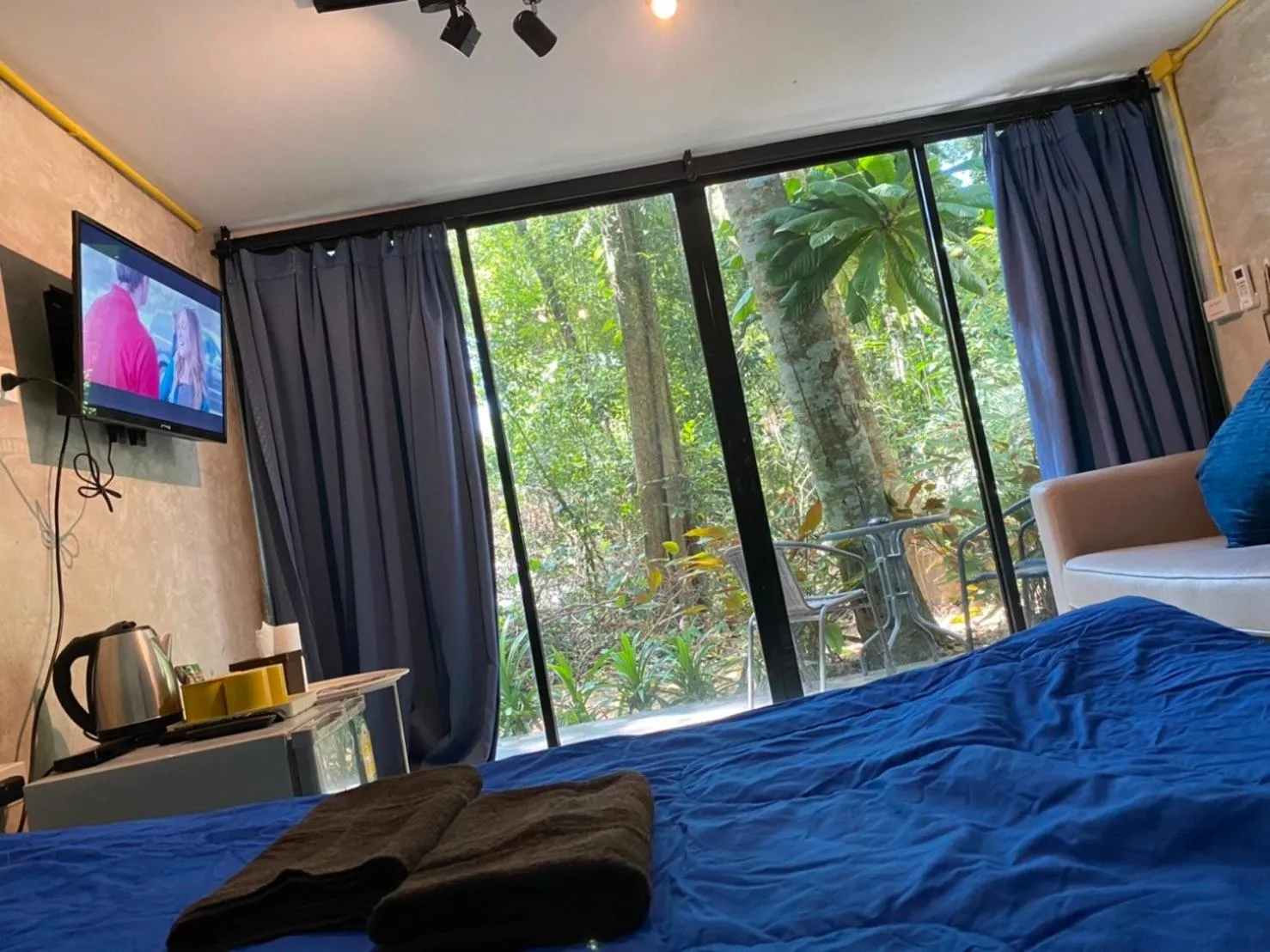 Bed in BeachBox@Koh Сhang