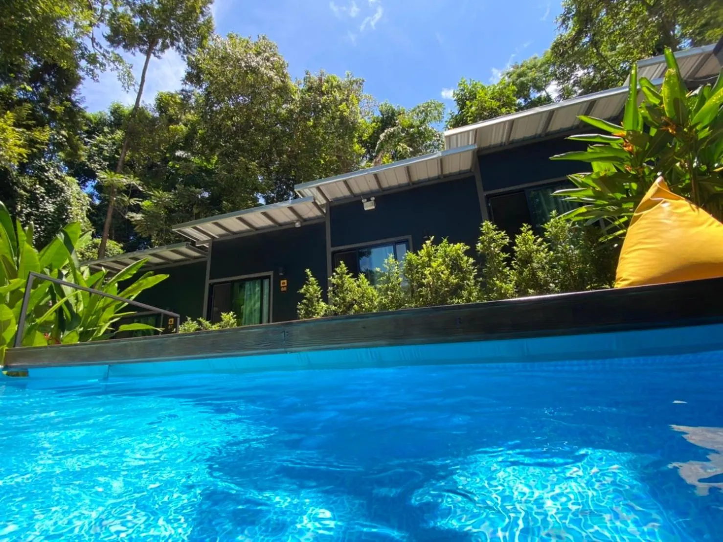 Swimming pool in BeachBox@Koh Сhang