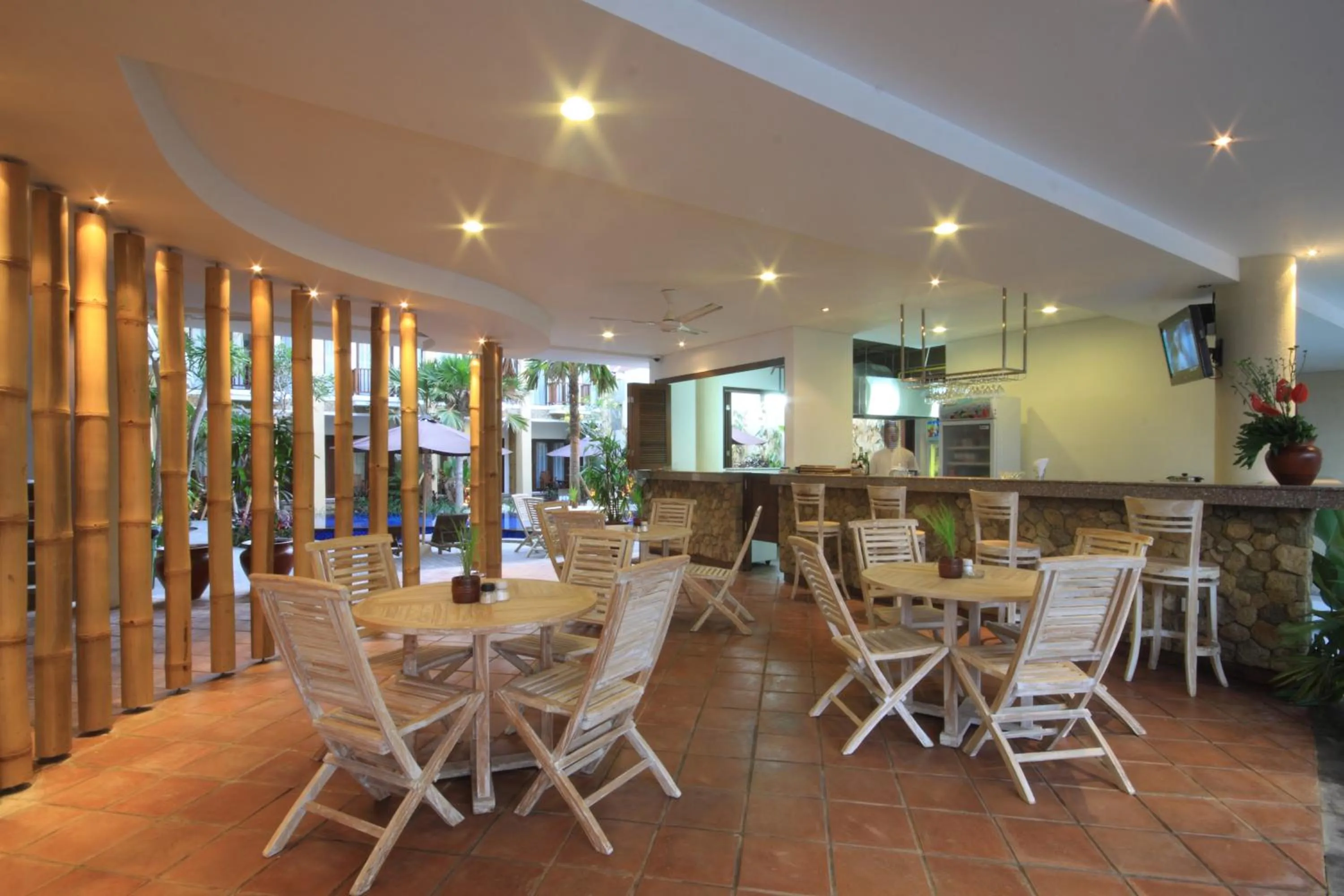 Restaurant/places to eat in Suris Boutique Hotel