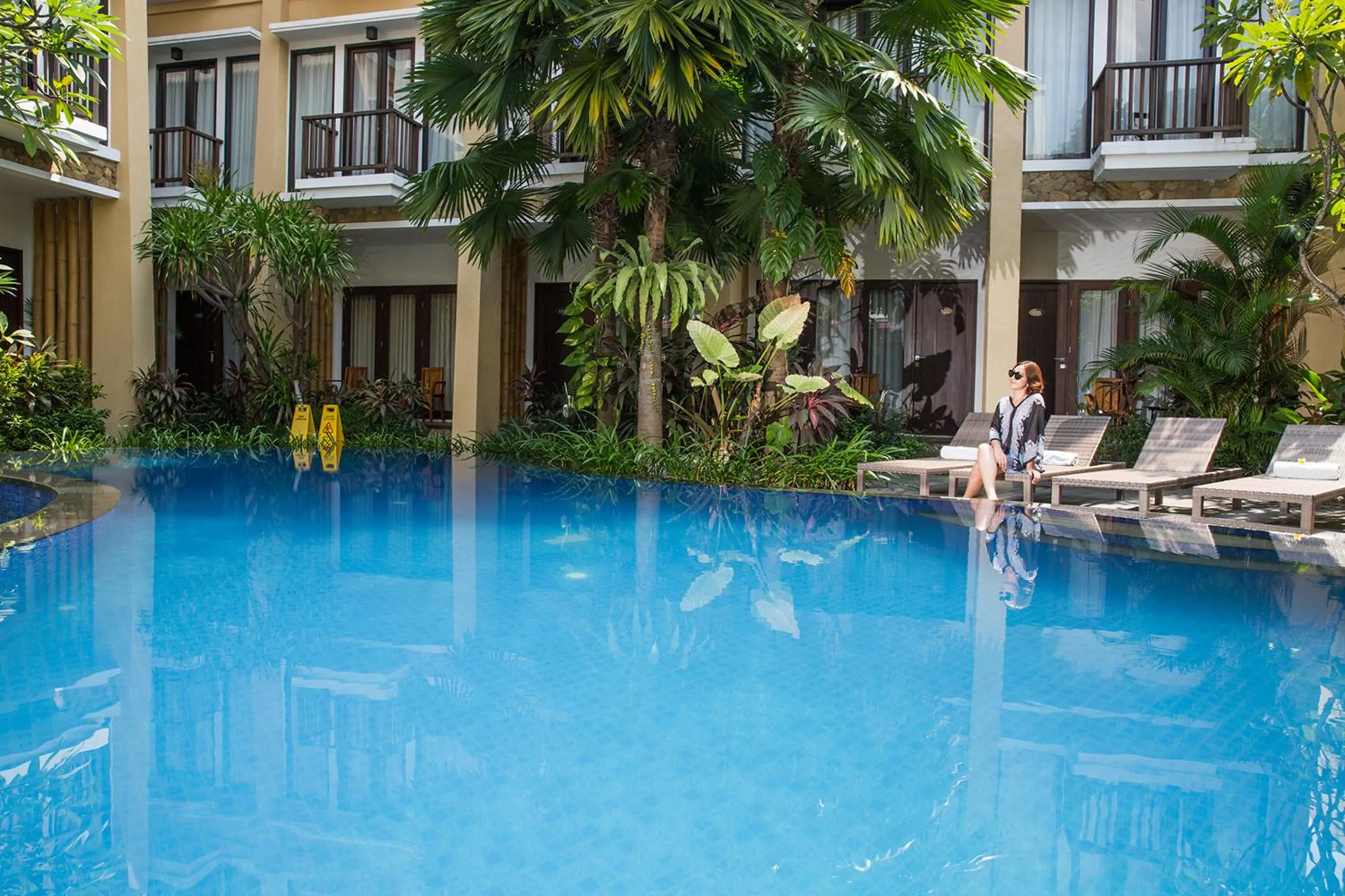 Swimming pool in Suris Boutique Hotel