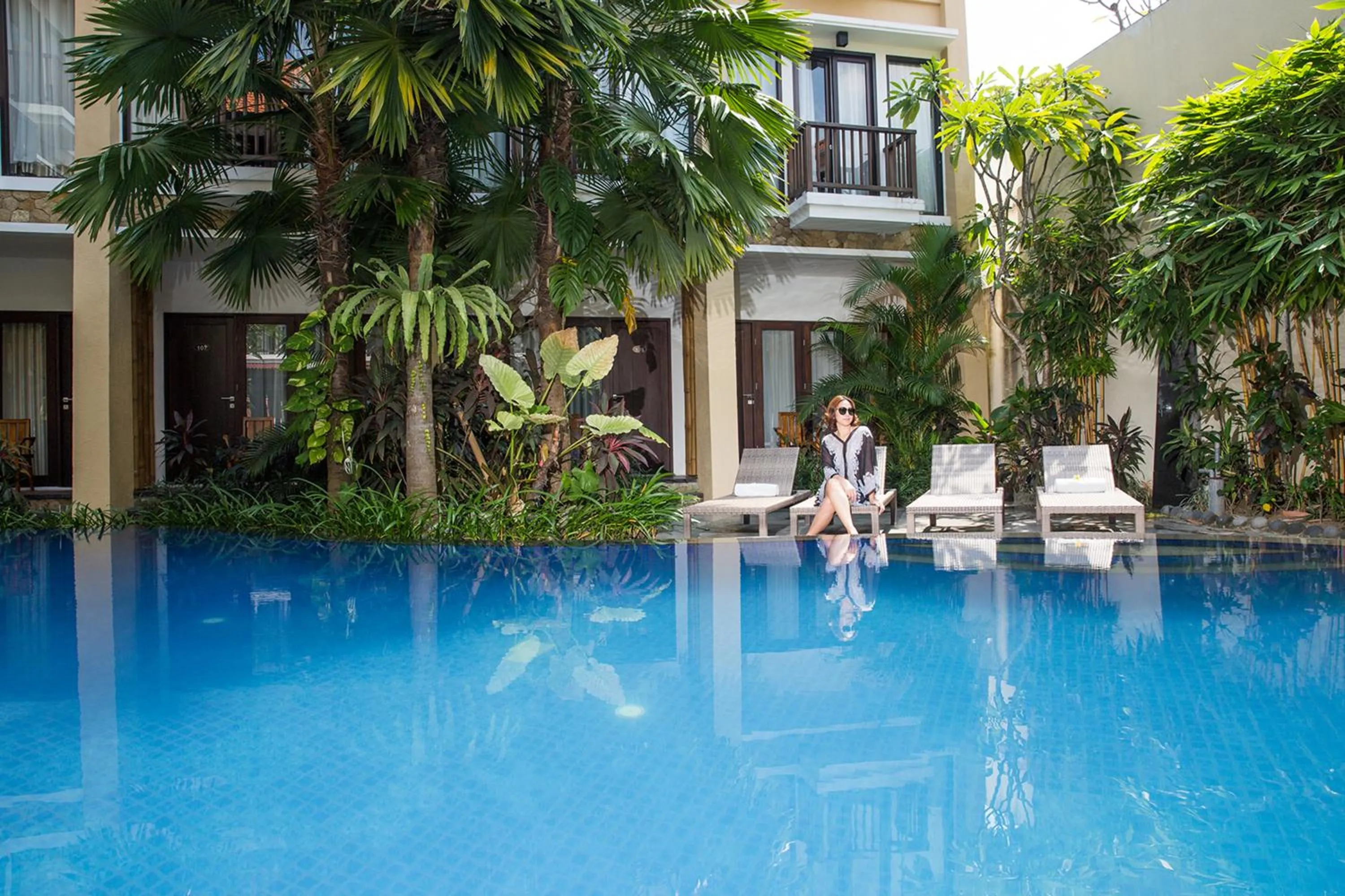 Swimming pool in Suris Boutique Hotel