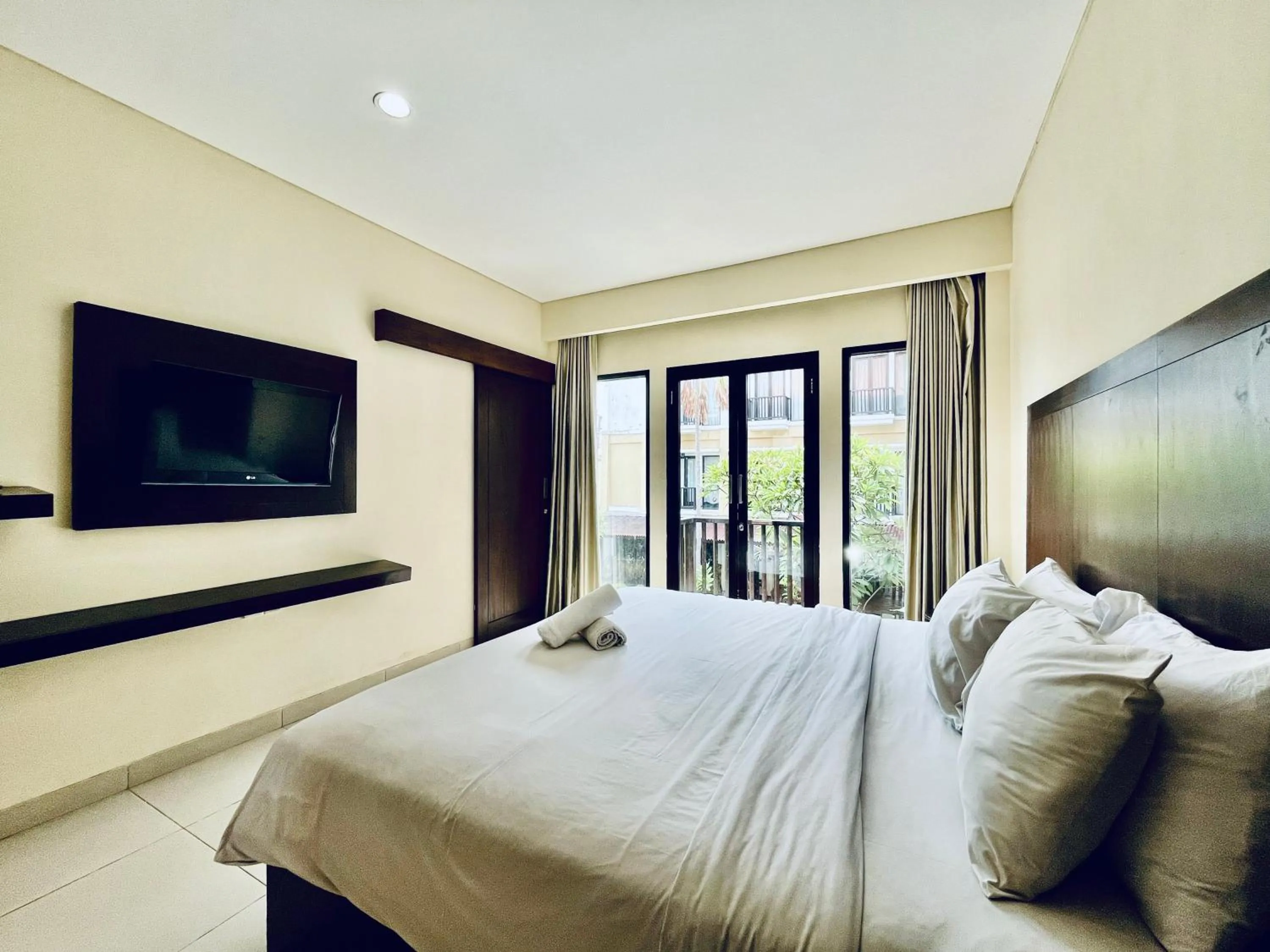 Bed in Suris Boutique Hotel