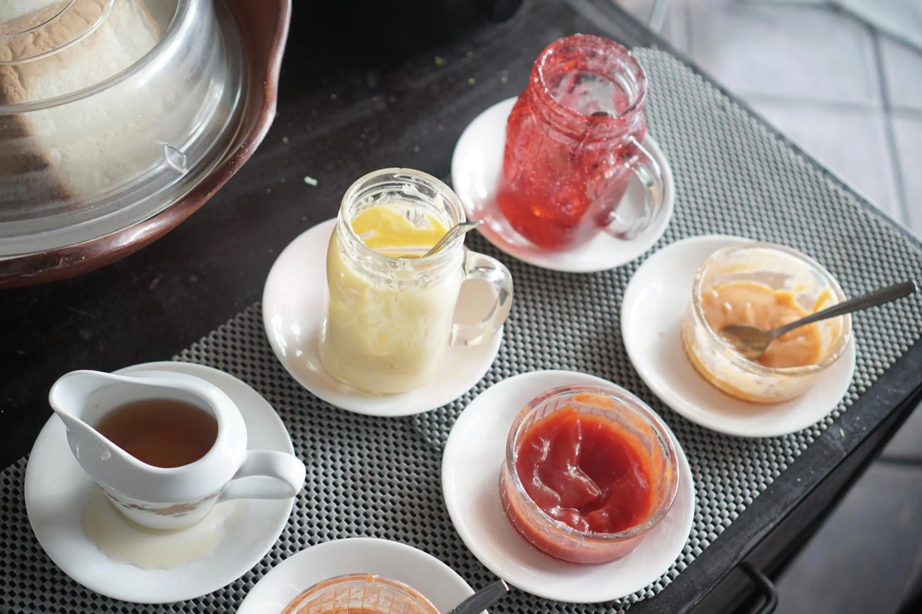 Buffet breakfast in Suris Boutique Hotel