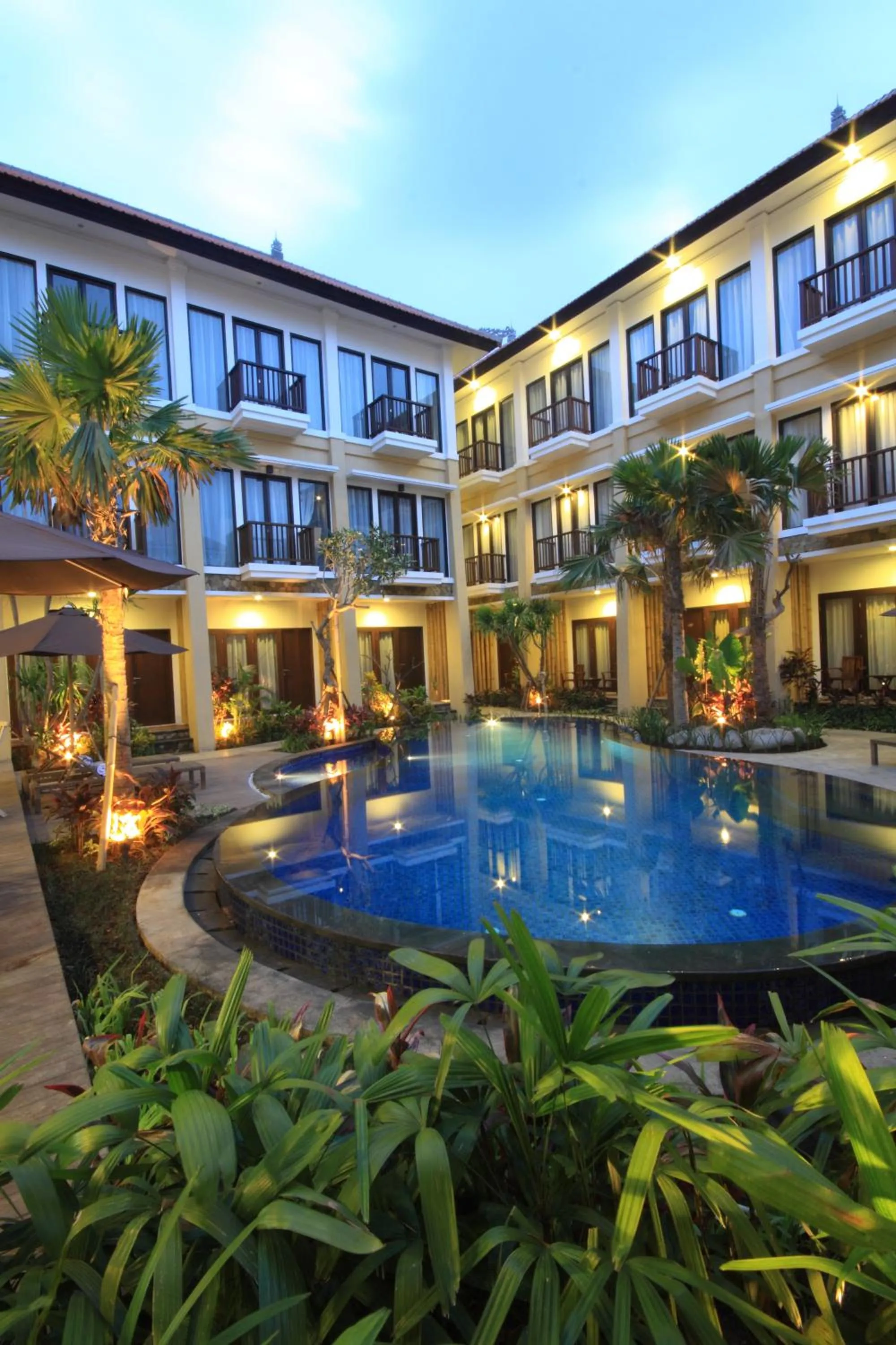 Swimming pool in Suris Boutique Hotel