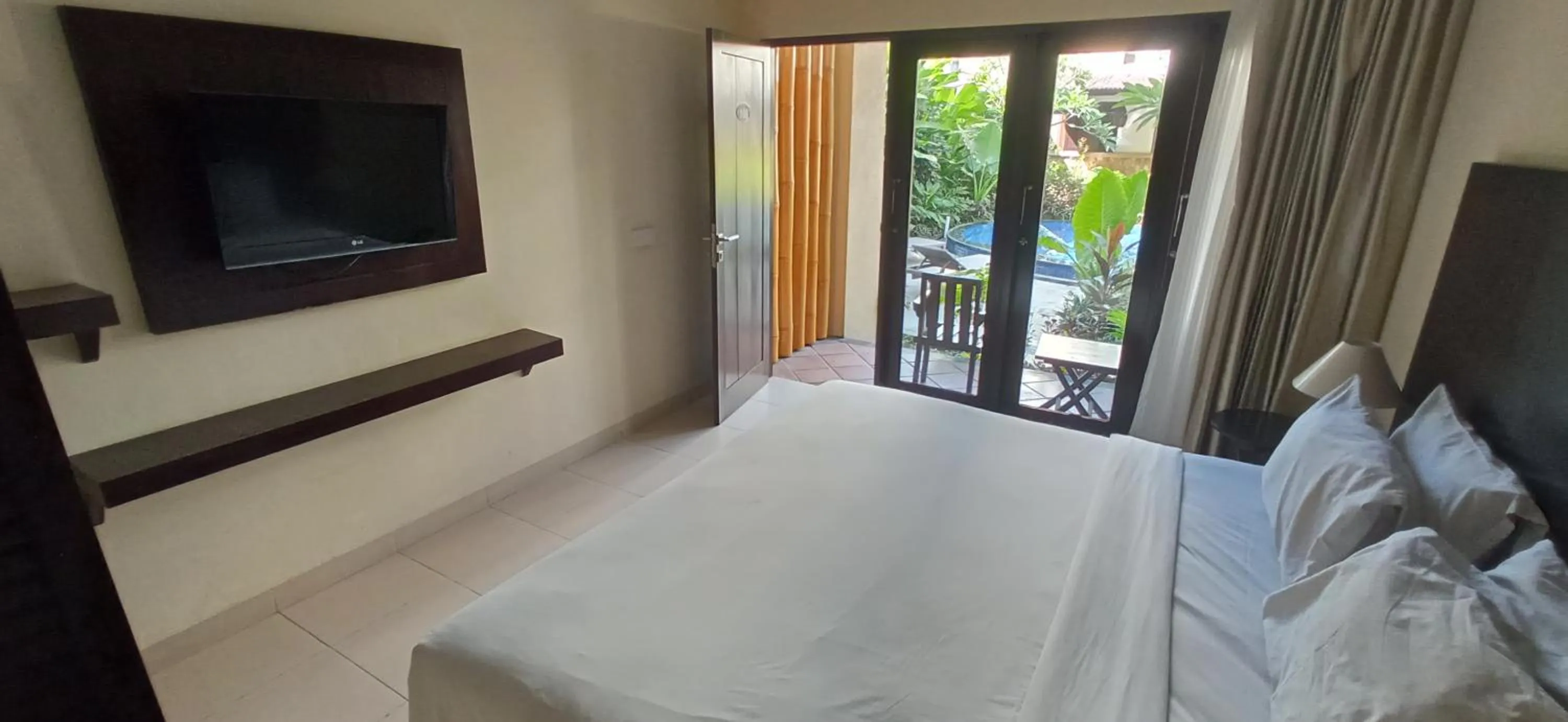 Bed in Suris Boutique Hotel