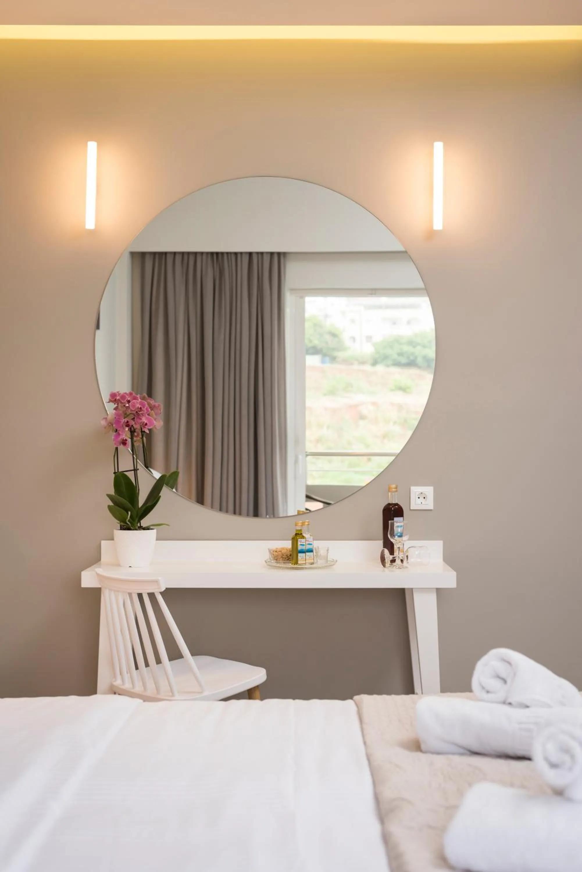 Decorative detail, Bed in IRINI STALOS Apartments