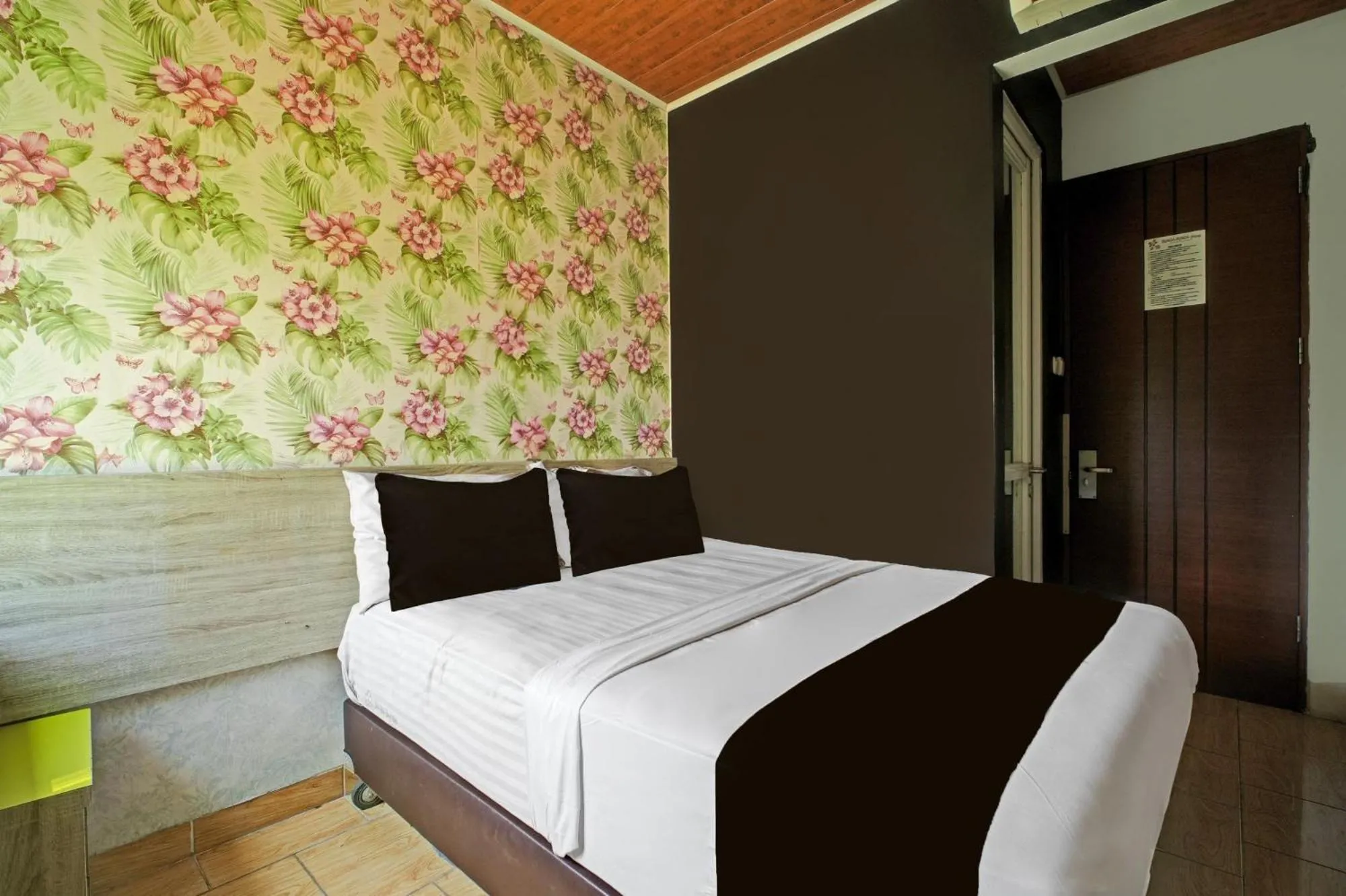 Bedroom, Bed in Hotel O Gambir Near Juanda Station Formerly Bunga Dahlia