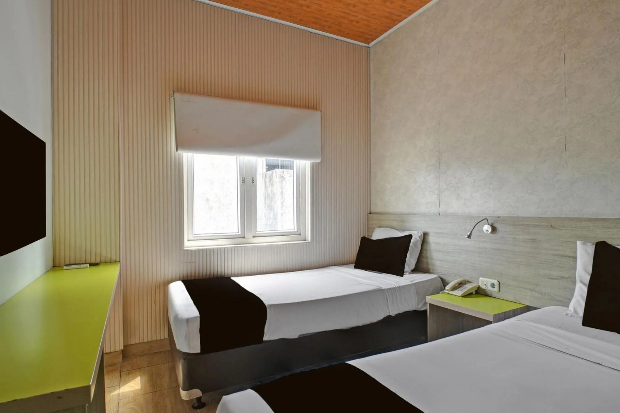 Bedroom, Bed in Hotel O Gambir Near Juanda Station Formerly Bunga Dahlia