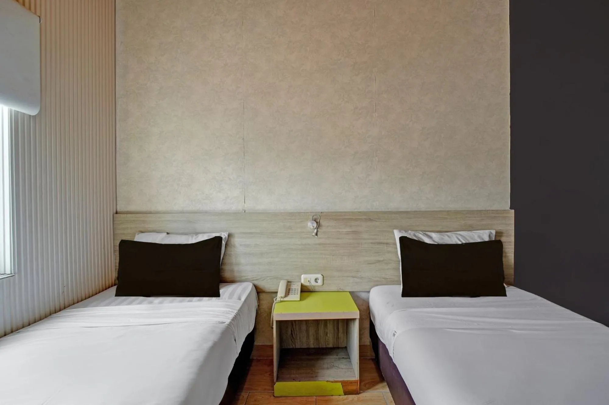 Bedroom, Bed in Hotel O Gambir Near Juanda Station Formerly Bunga Dahlia