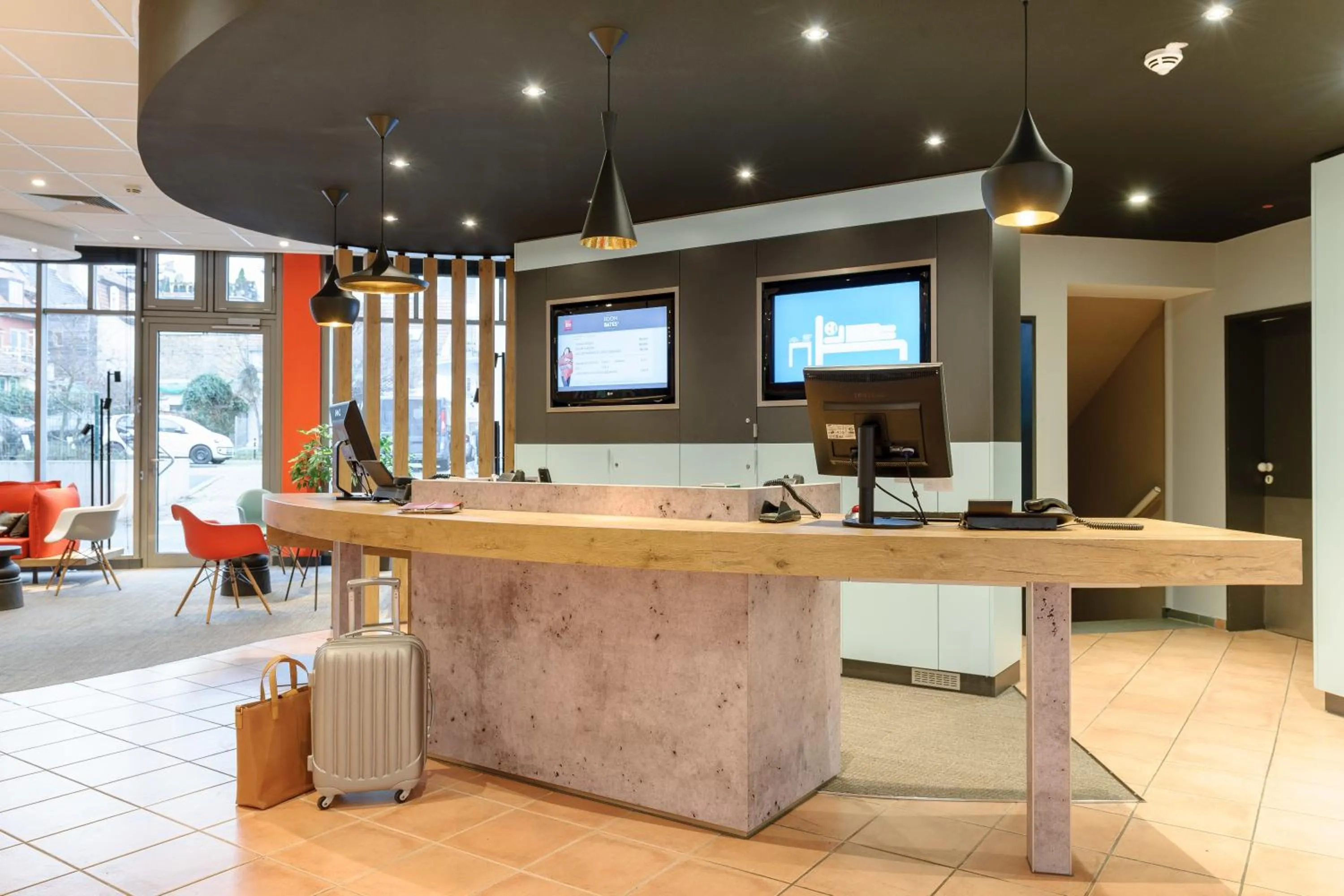 Lobby or reception in ibis Hotel Erfurt Altstadt