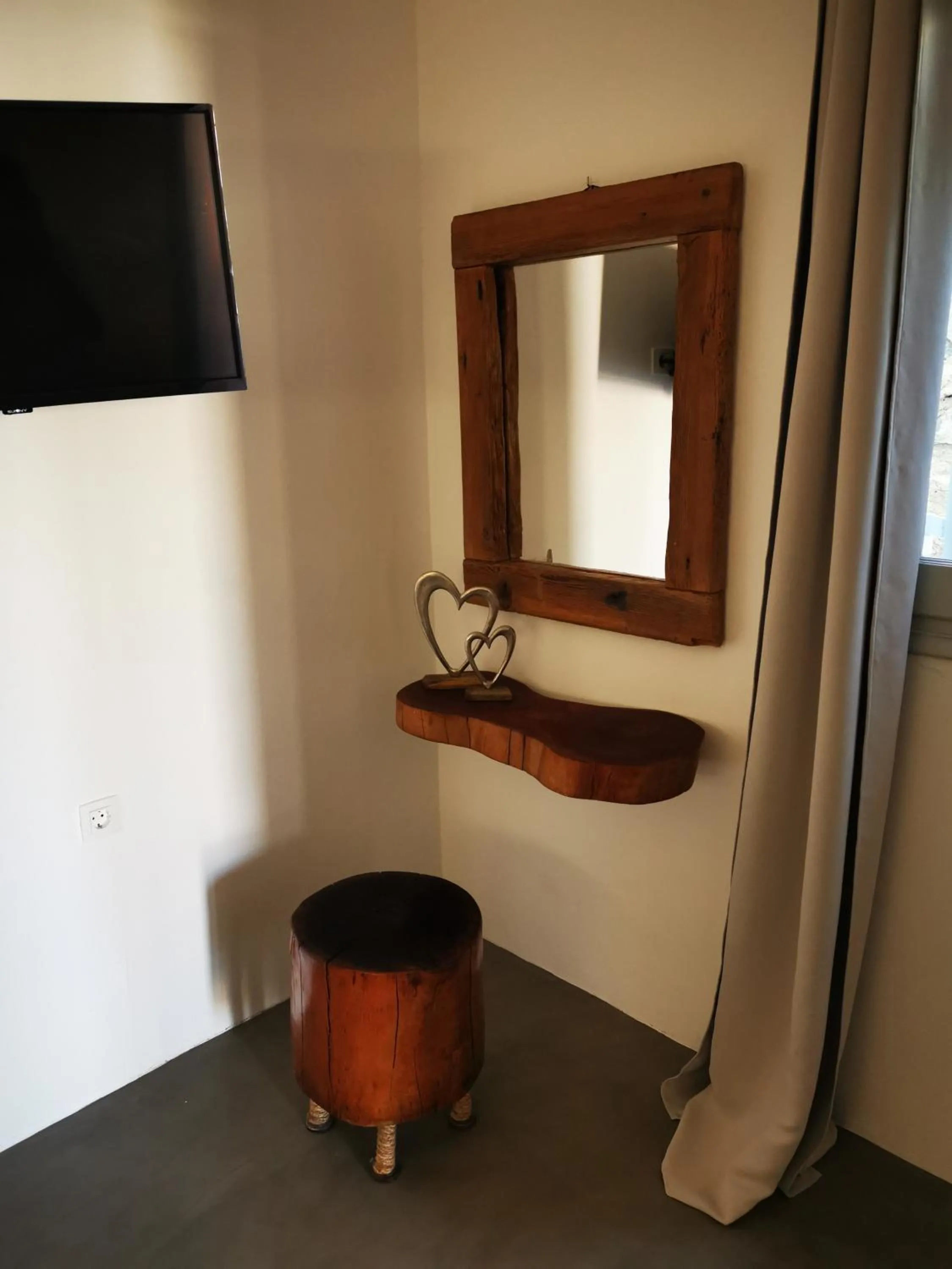 TV and multimedia in Niriides Hotel Apartments