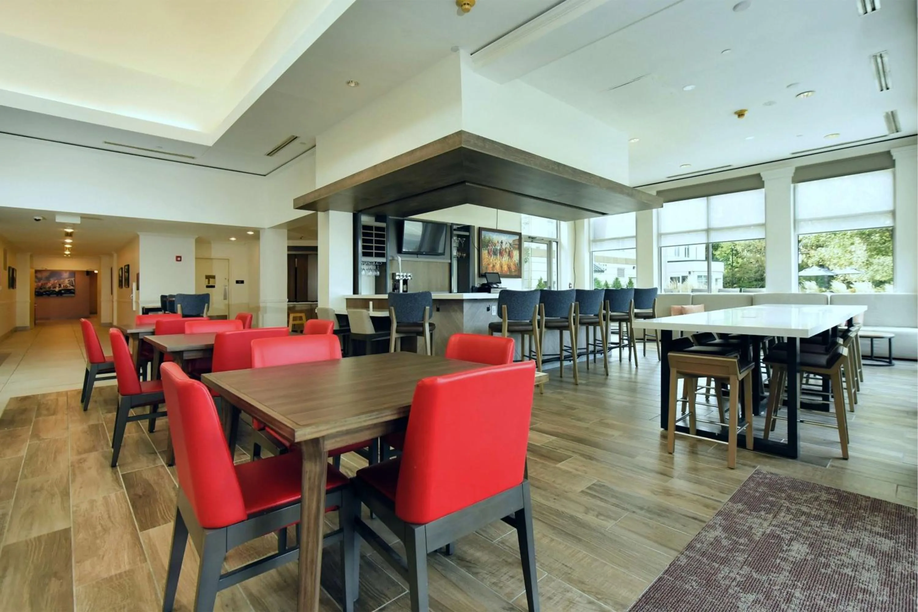 Lounge or bar in Hilton Garden Inn Saratoga Springs