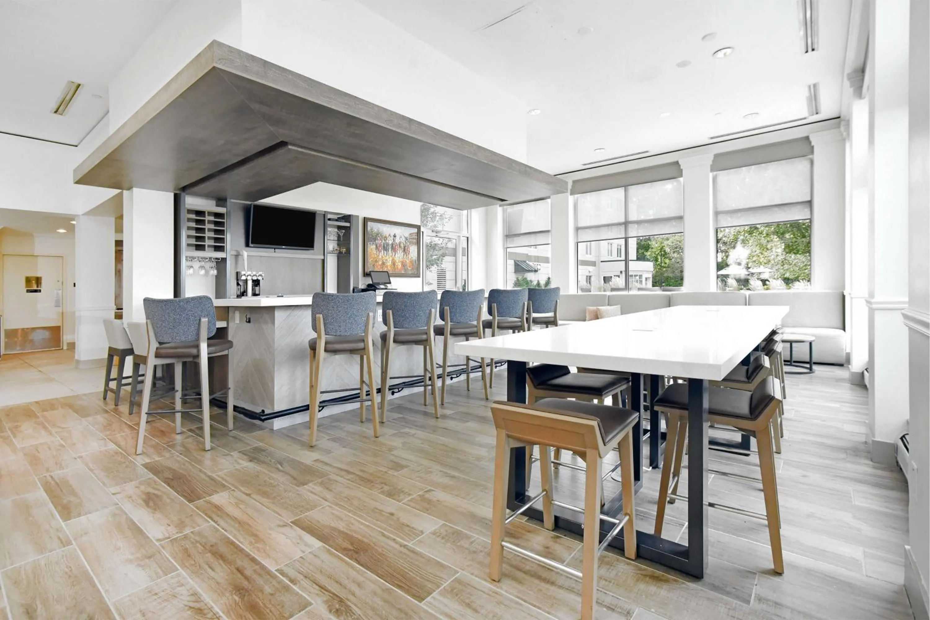 Lounge or bar in Hilton Garden Inn Saratoga Springs