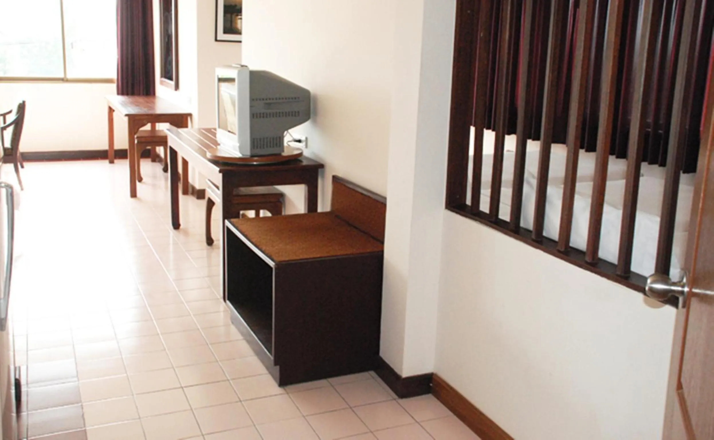 TV and multimedia in Mae Pim Resort Hotel