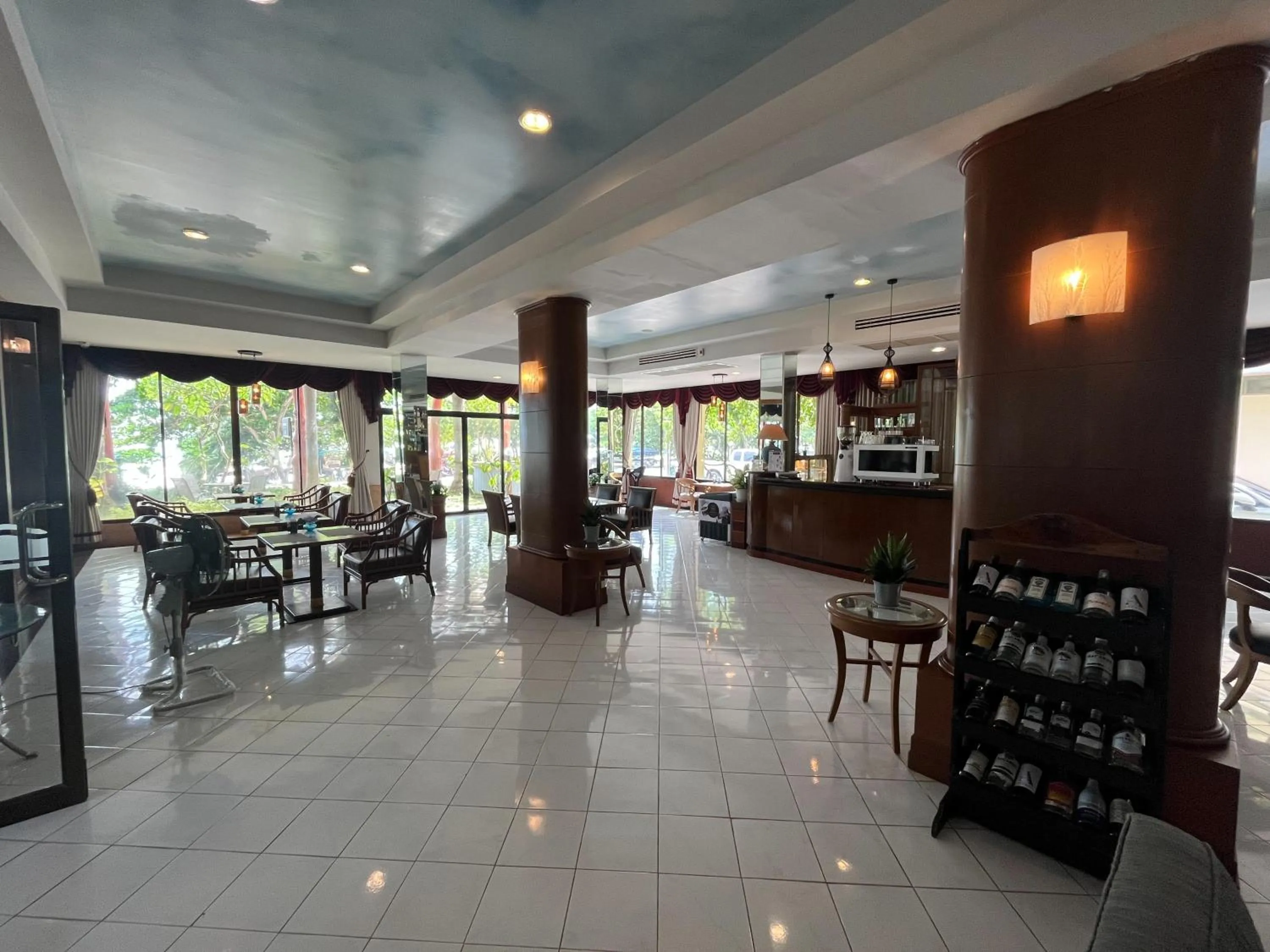 Lounge or bar in Mae Pim Resort Hotel