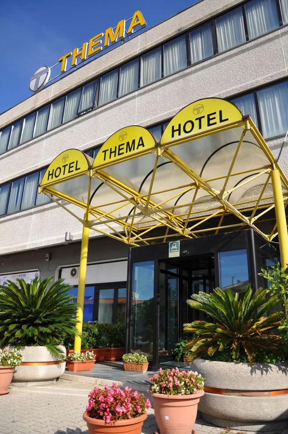 Facade/entrance in Hotel Thema