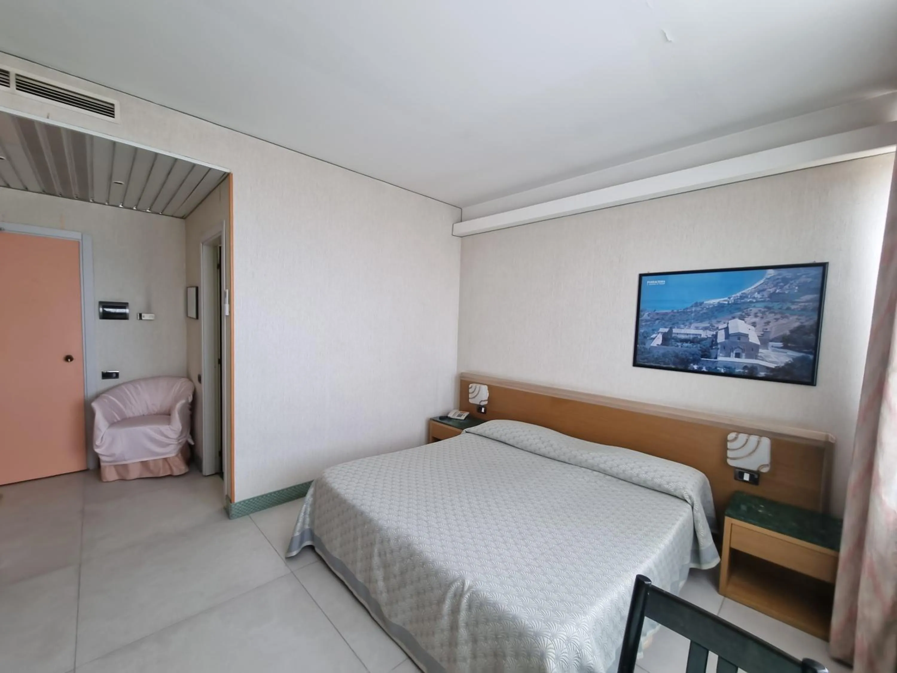 Bedroom in Hotel Thema