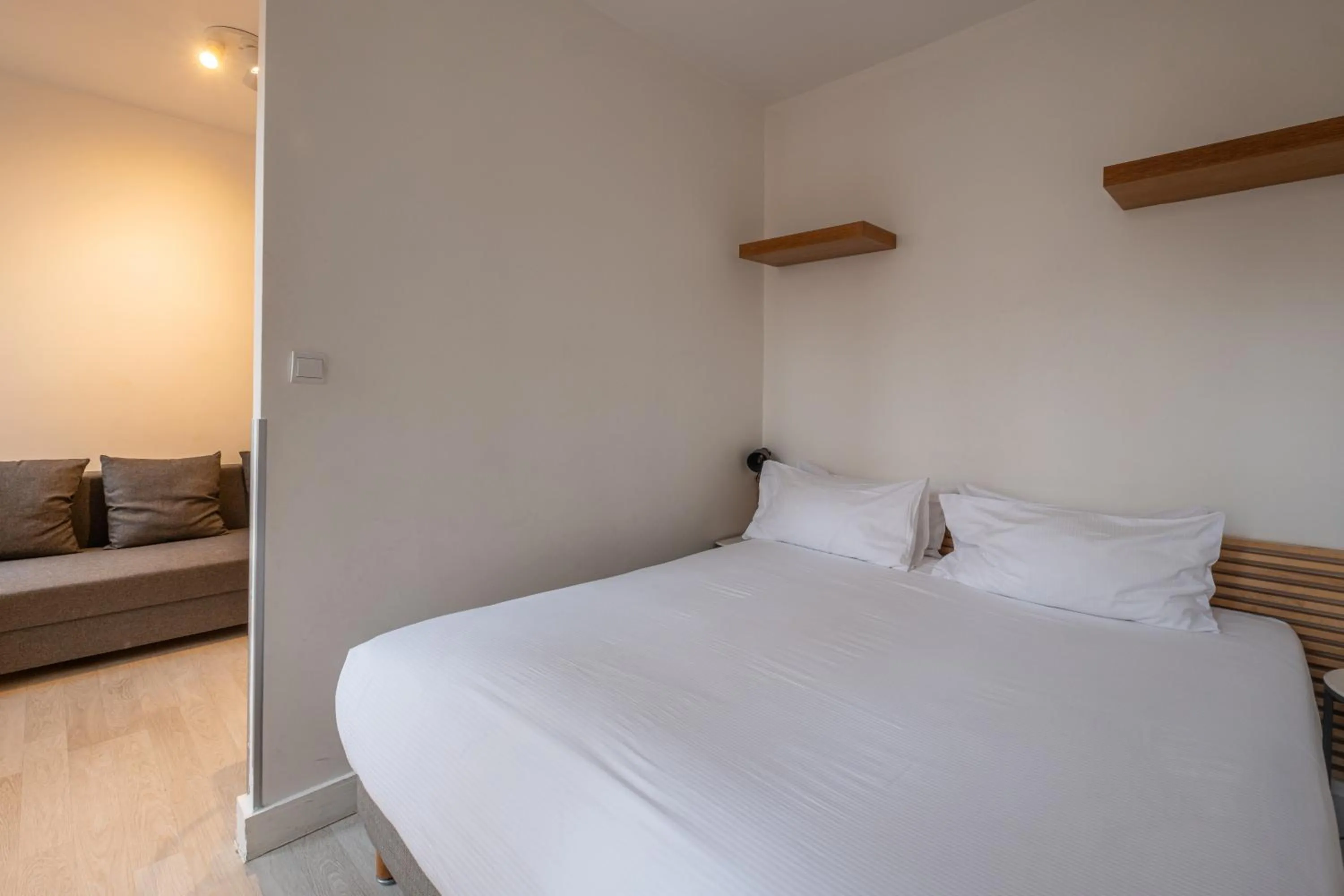 Bed in Résidence Clignancourt