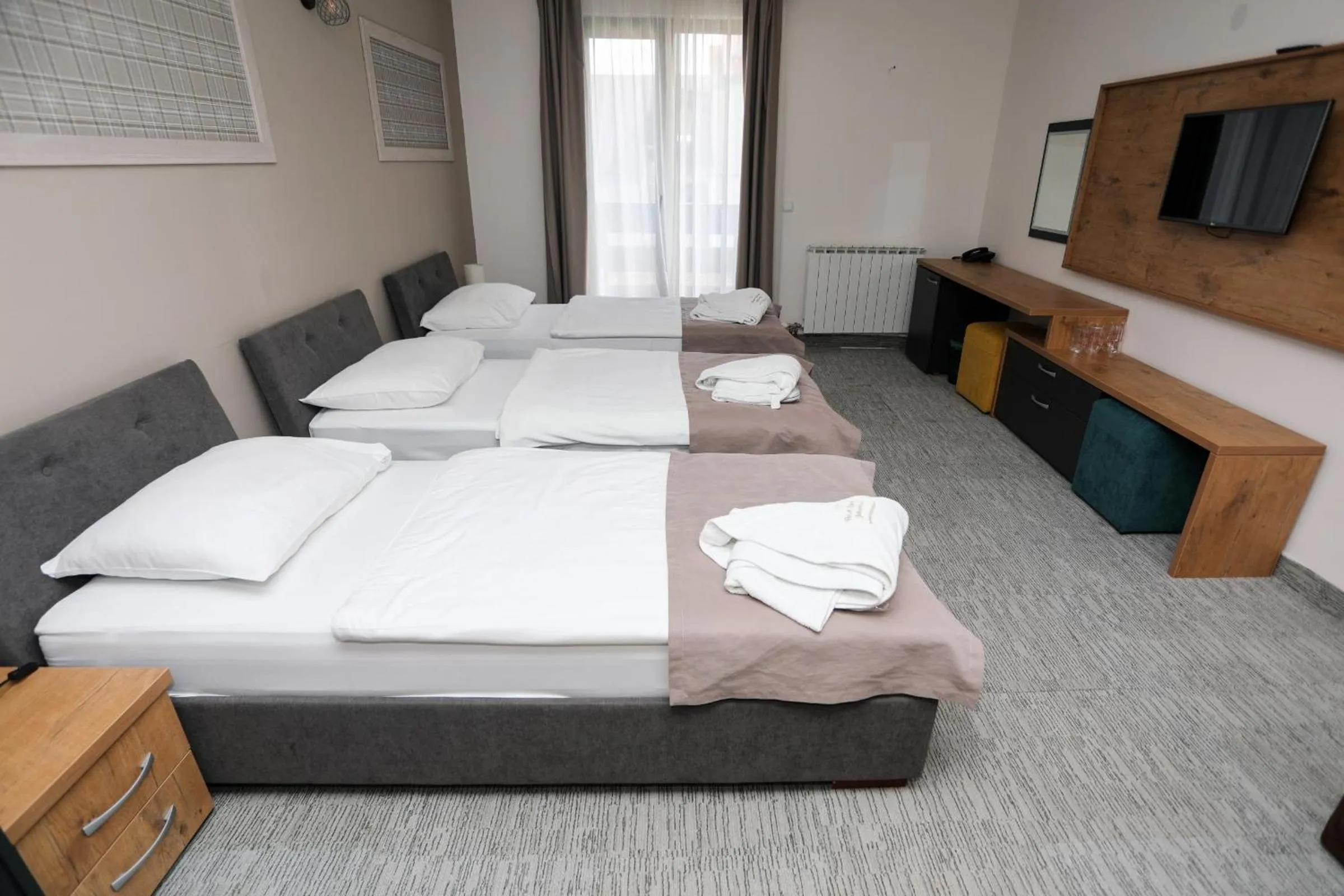 Photo of the whole room, Bed in Hotel Board