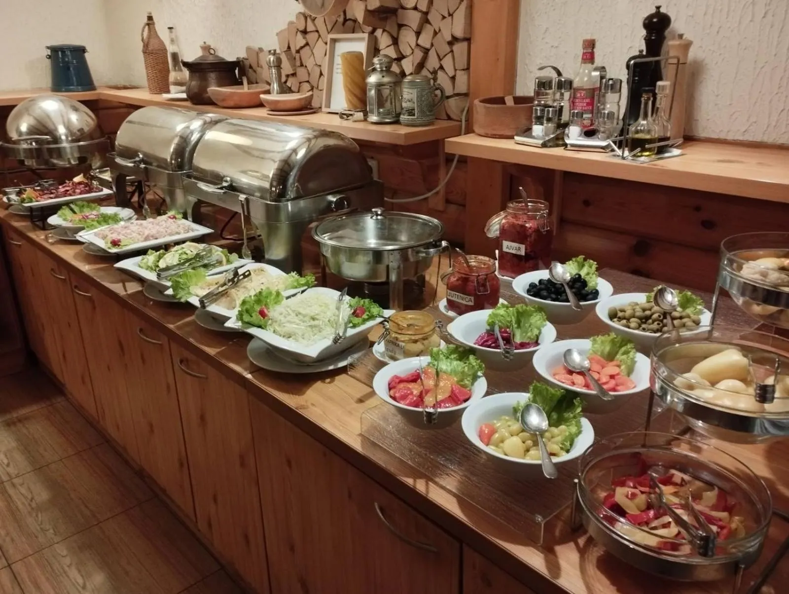 Restaurant/places to eat in Hotel Board