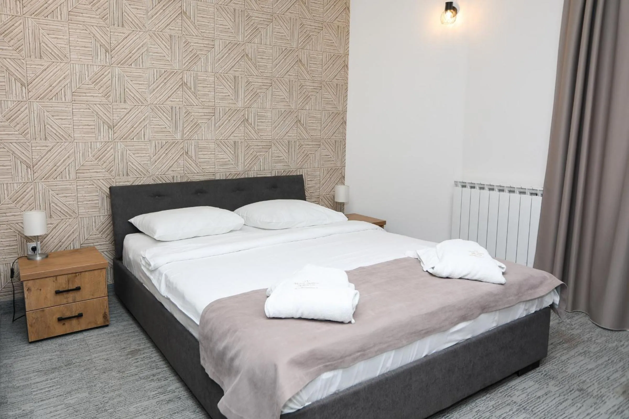 Photo of the whole room, Bed in Hotel Board