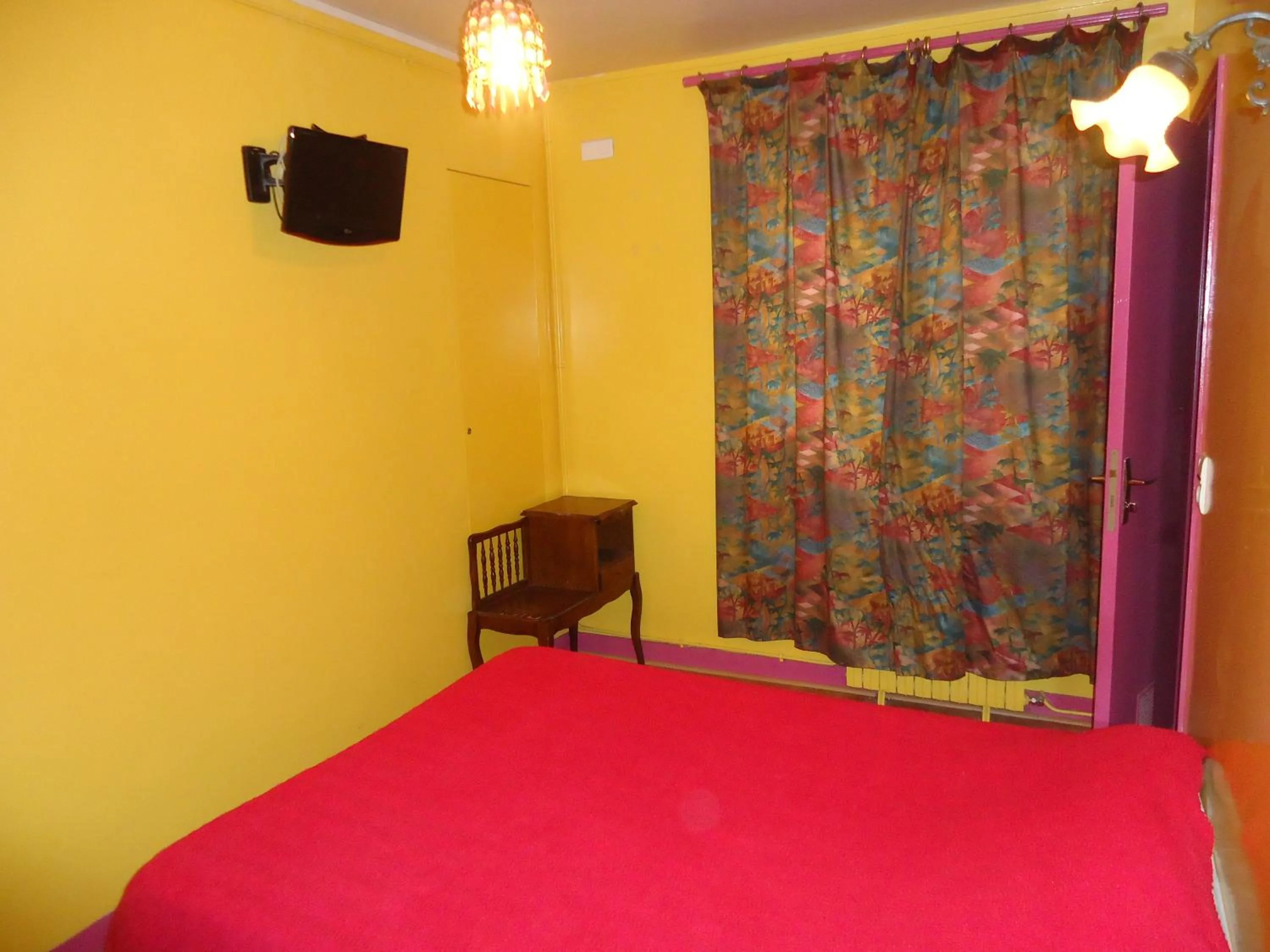 Photo of the whole room, Bed in Hotel des Belges