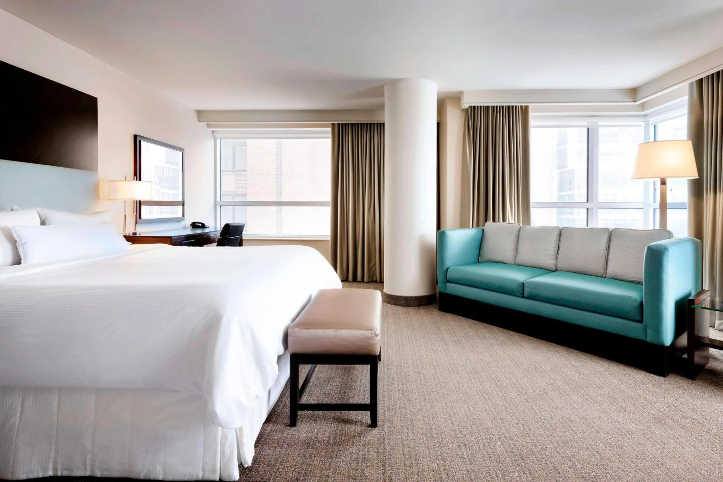 Photo of the whole room, Bed in Le Westin Montreal