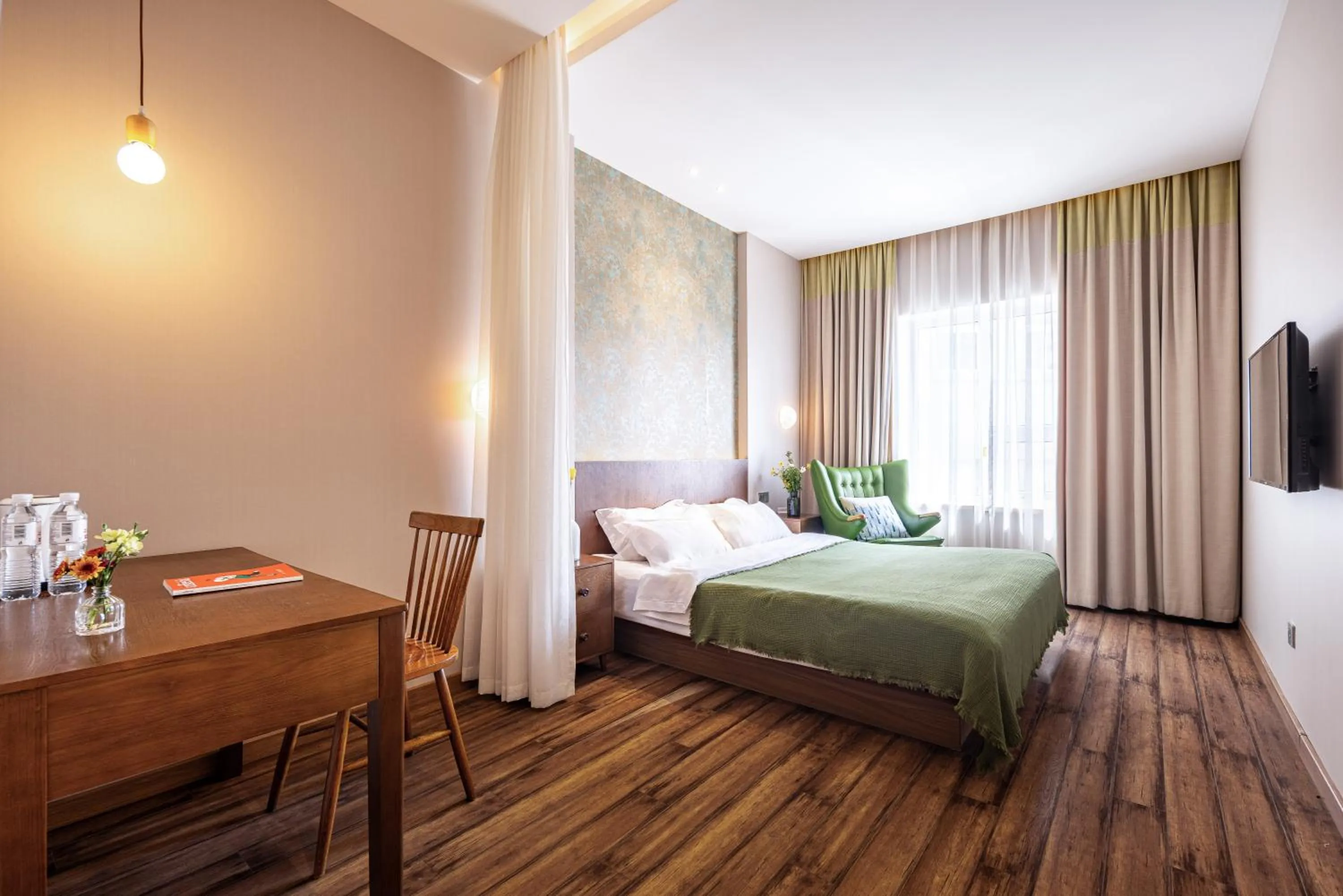 Bed in Qingdao Kaiyue Hotel Zhongshan Road St Michael's Cathedral and Zhanqiao Pier