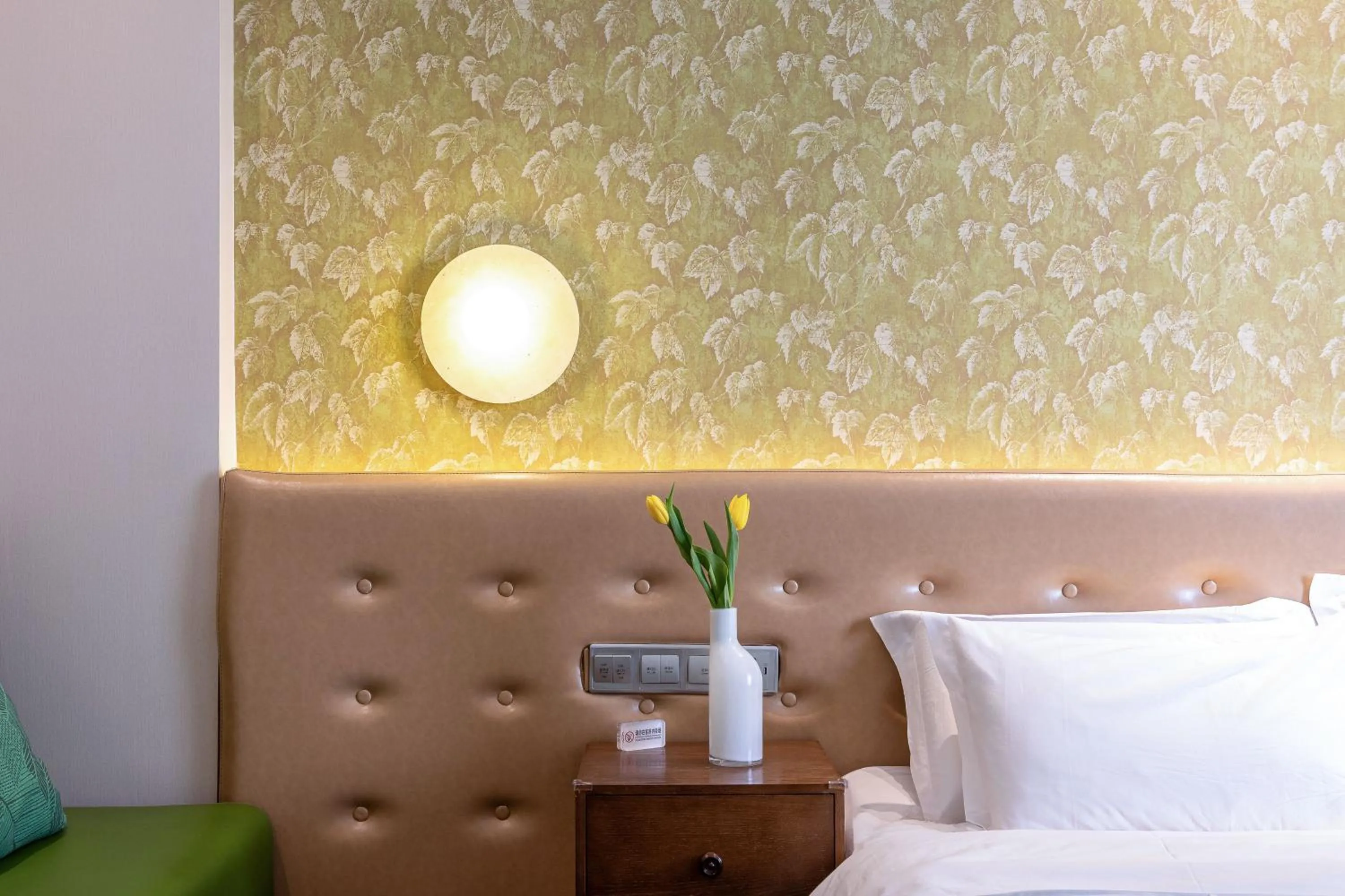 Bed in Qingdao Kaiyue Hotel Zhongshan Road St Michael's Cathedral and Zhanqiao Pier