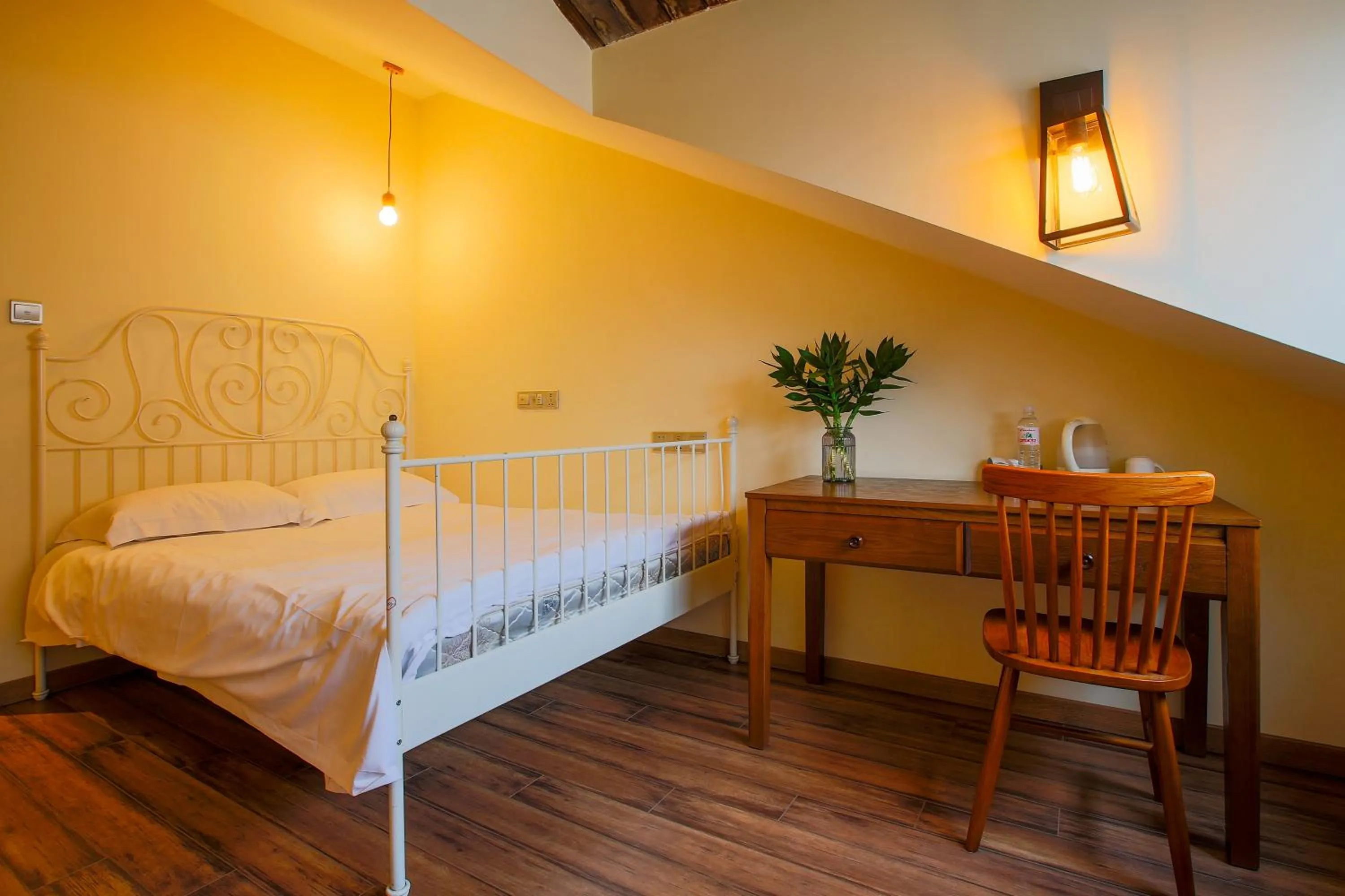 Photo of the whole room, Bed in Qingdao Kaiyue Hotel Zhongshan Road St Michael's Cathedral and Zhanqiao Pier