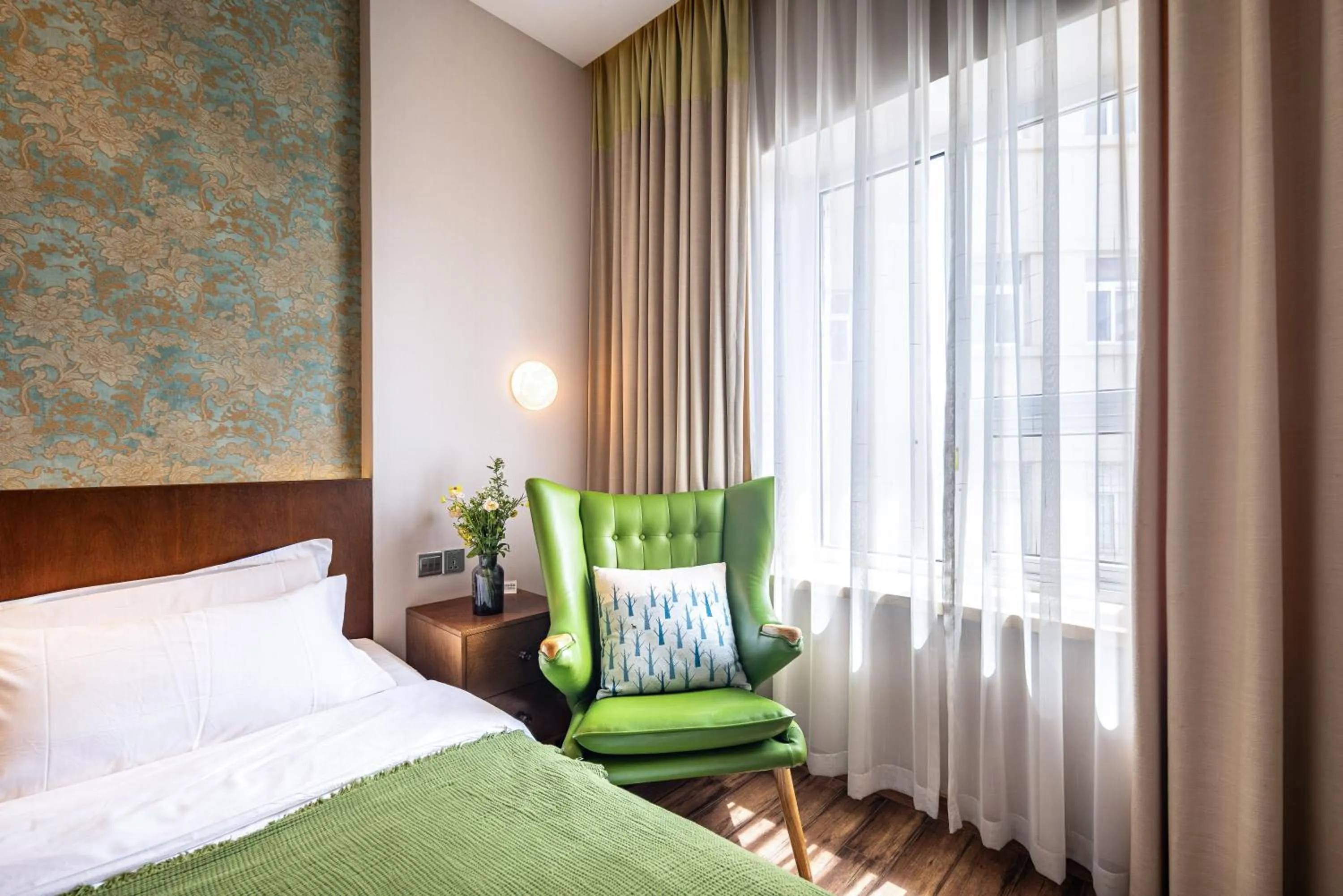 Bed in Qingdao Kaiyue Hotel Zhongshan Road St Michael's Cathedral and Zhanqiao Pier