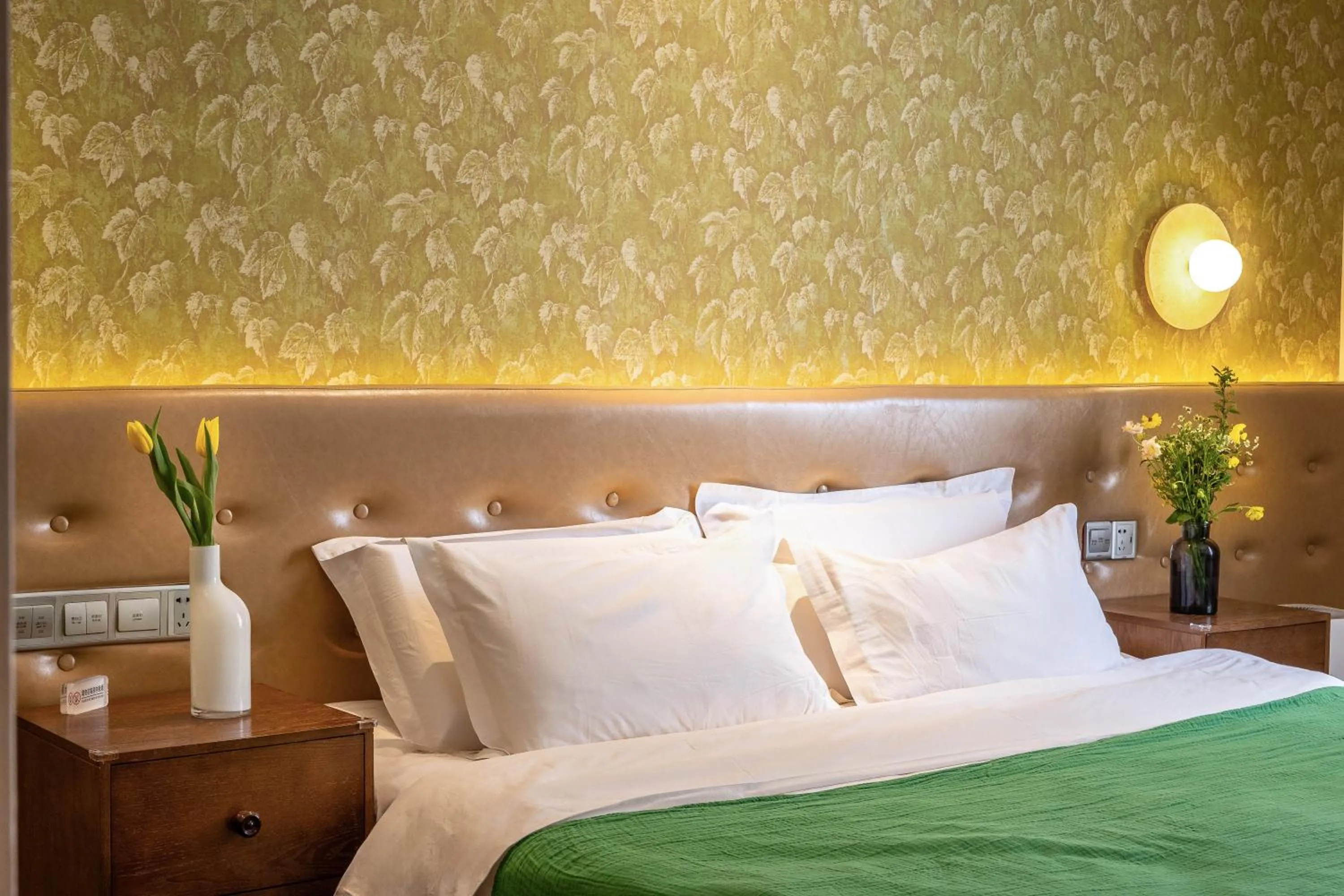 Bed in Qingdao Kaiyue Hotel Zhongshan Road St Michael's Cathedral and Zhanqiao Pier