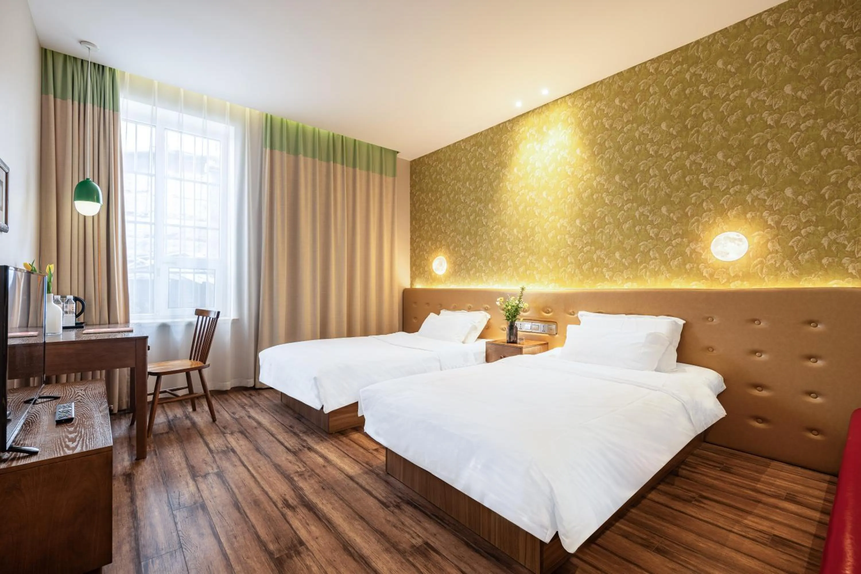 Bed in Qingdao Kaiyue Hotel Zhongshan Road St Michael's Cathedral and Zhanqiao Pier