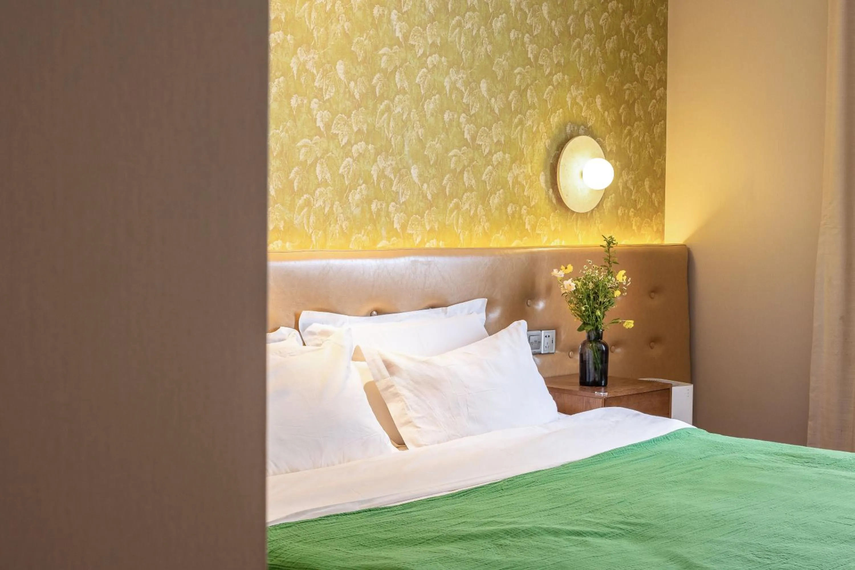 Bed in Qingdao Kaiyue Hotel Zhongshan Road St Michael's Cathedral and Zhanqiao Pier