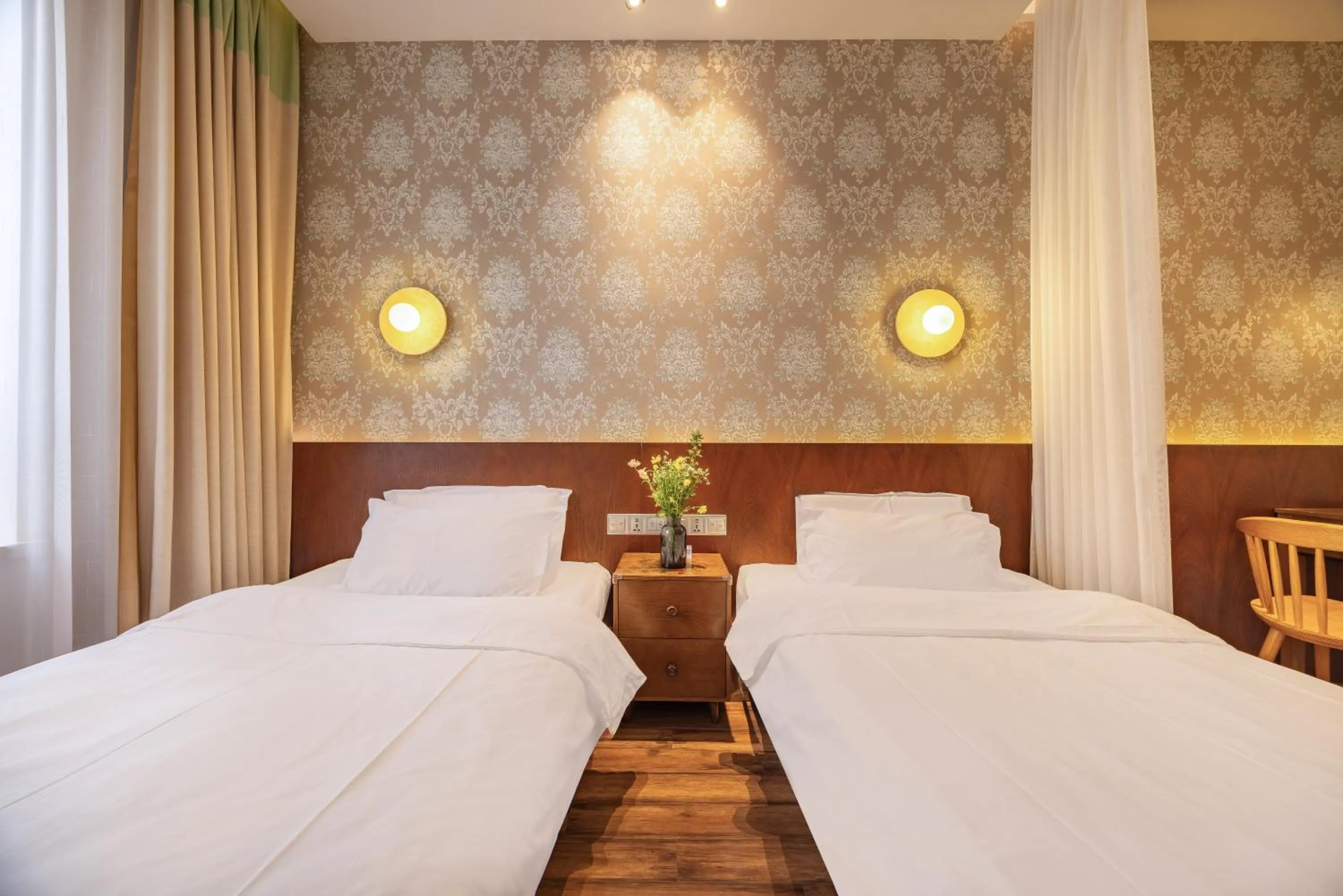 Bed in Qingdao Kaiyue Hotel Zhongshan Road St Michael's Cathedral and Zhanqiao Pier