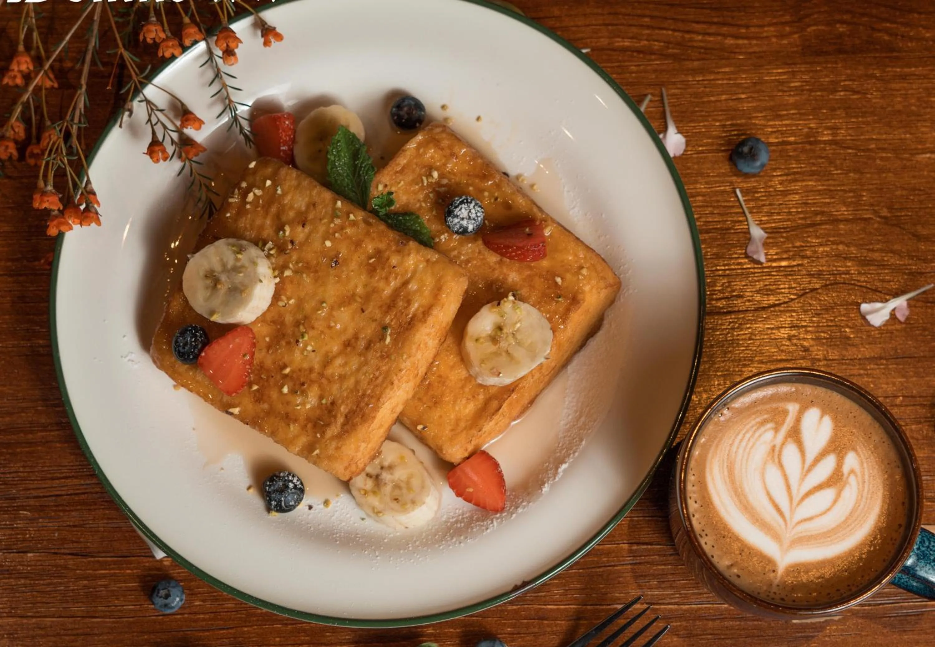 Restaurant/places to eat in Qingdao Kaiyue Hotel Zhongshan Road St Michael's Cathedral and Zhanqiao Pier