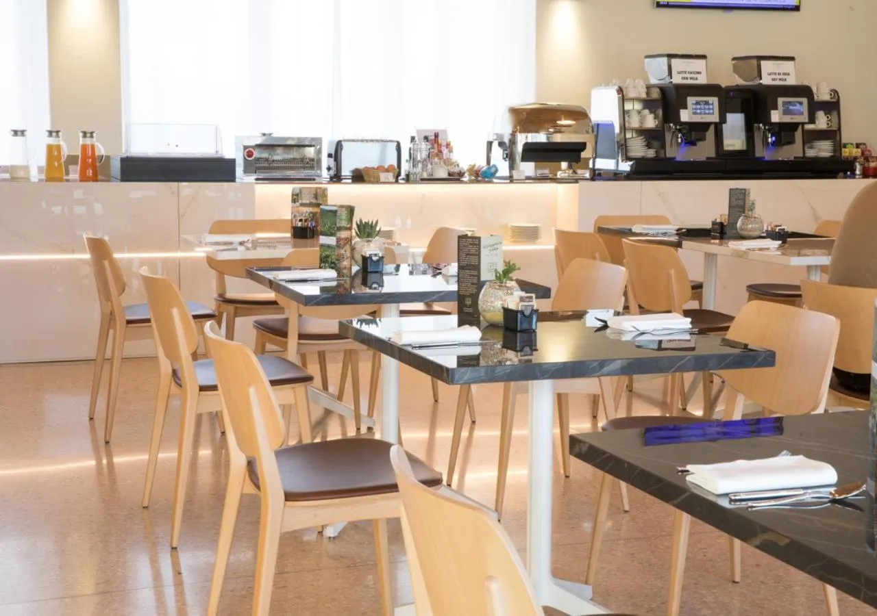 Restaurant/places to eat in Boiardo Hotel