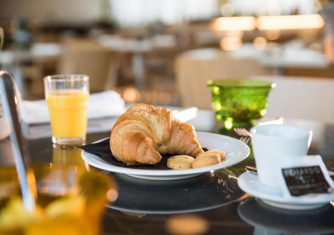 Restaurant/places to eat in Boiardo Hotel