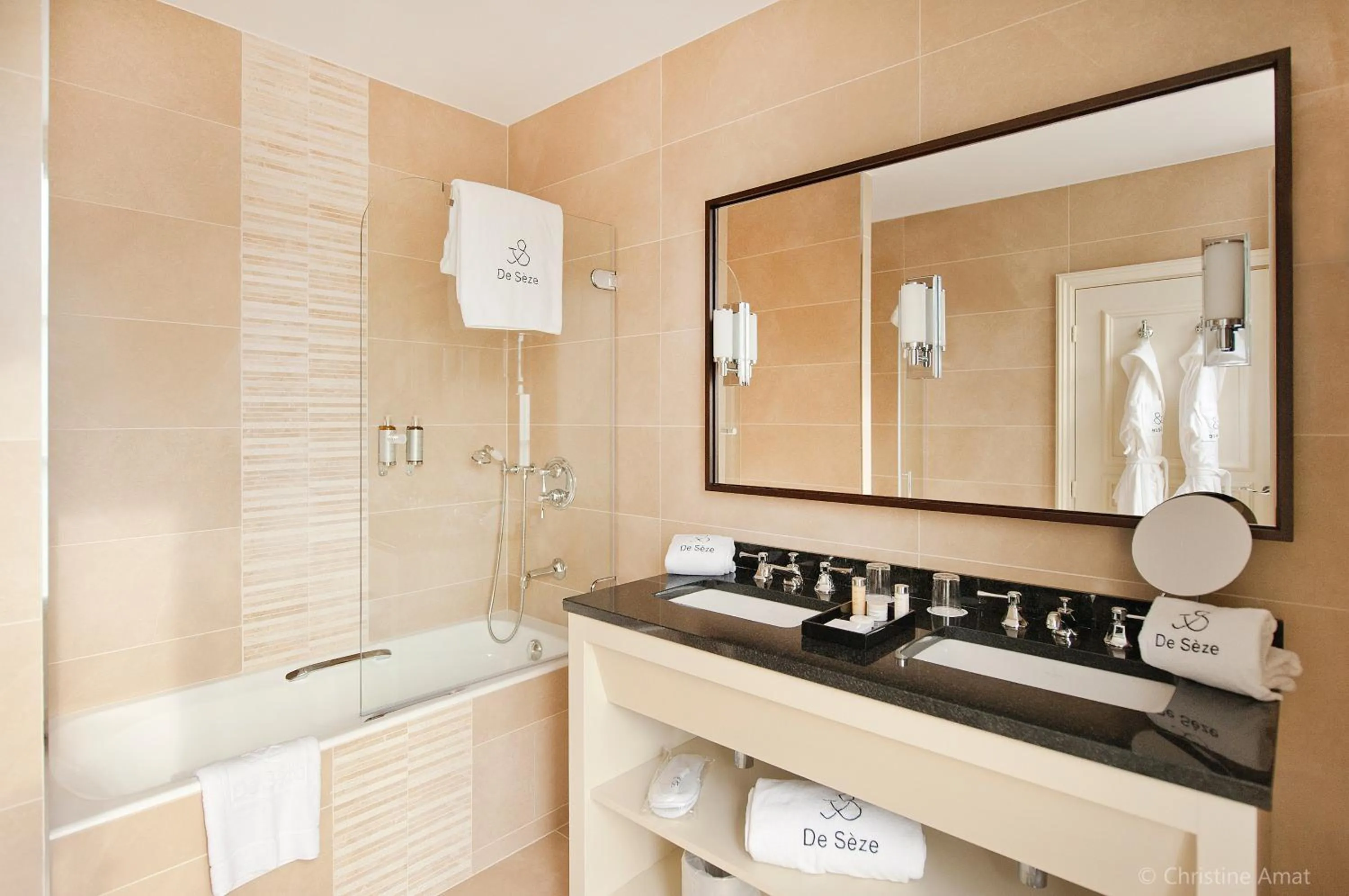 Bathroom in Hôtel de Sèze & Spa Bordeaux Centre