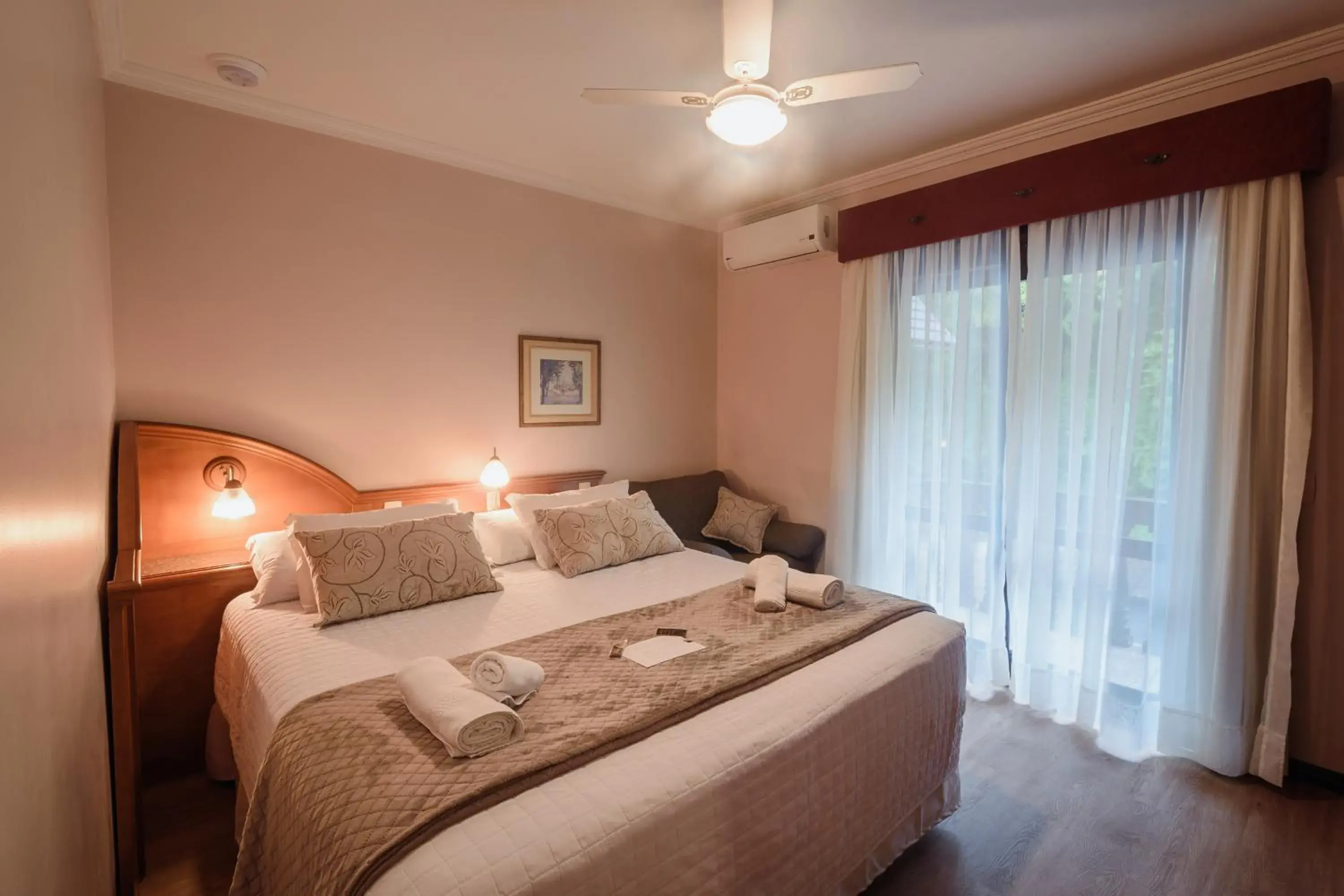 Triple Room with Balcony in Hotel Vista do Vale Triple Room with Balcony in Hotel Vista do Vale