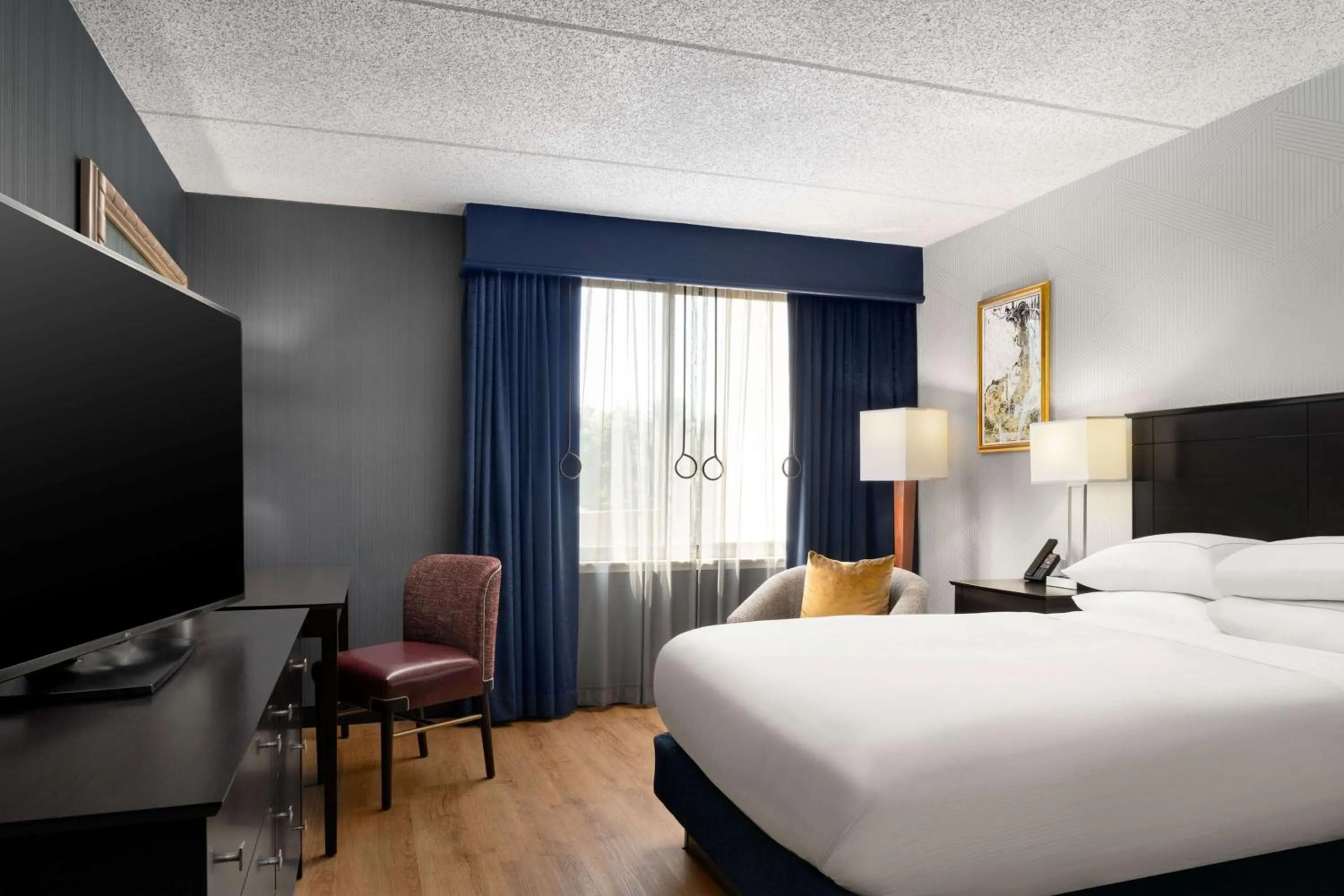 Bedroom, Bed in DoubleTree by Hilton Bradley International Airport