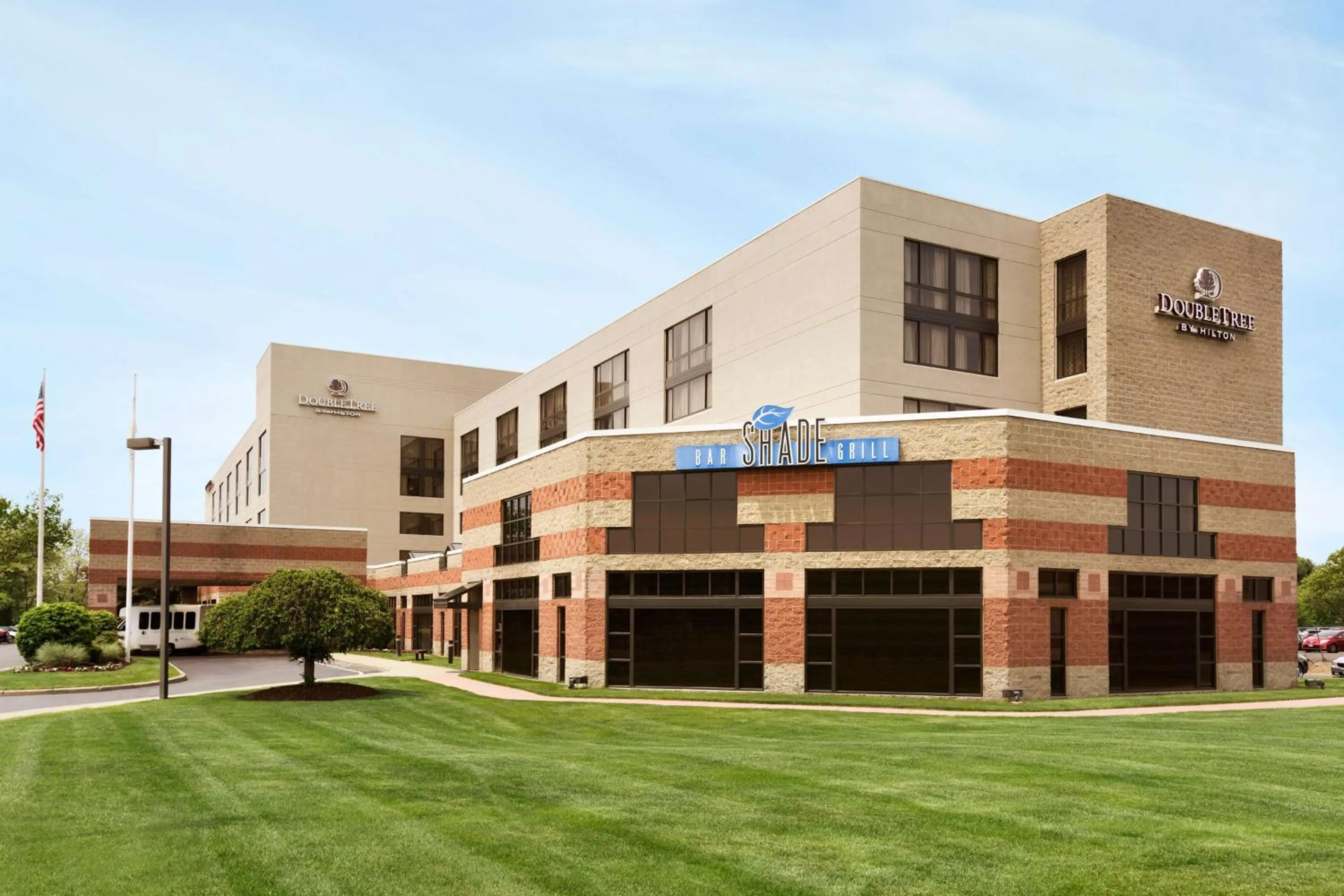 Property building in DoubleTree by Hilton Bradley International Airport