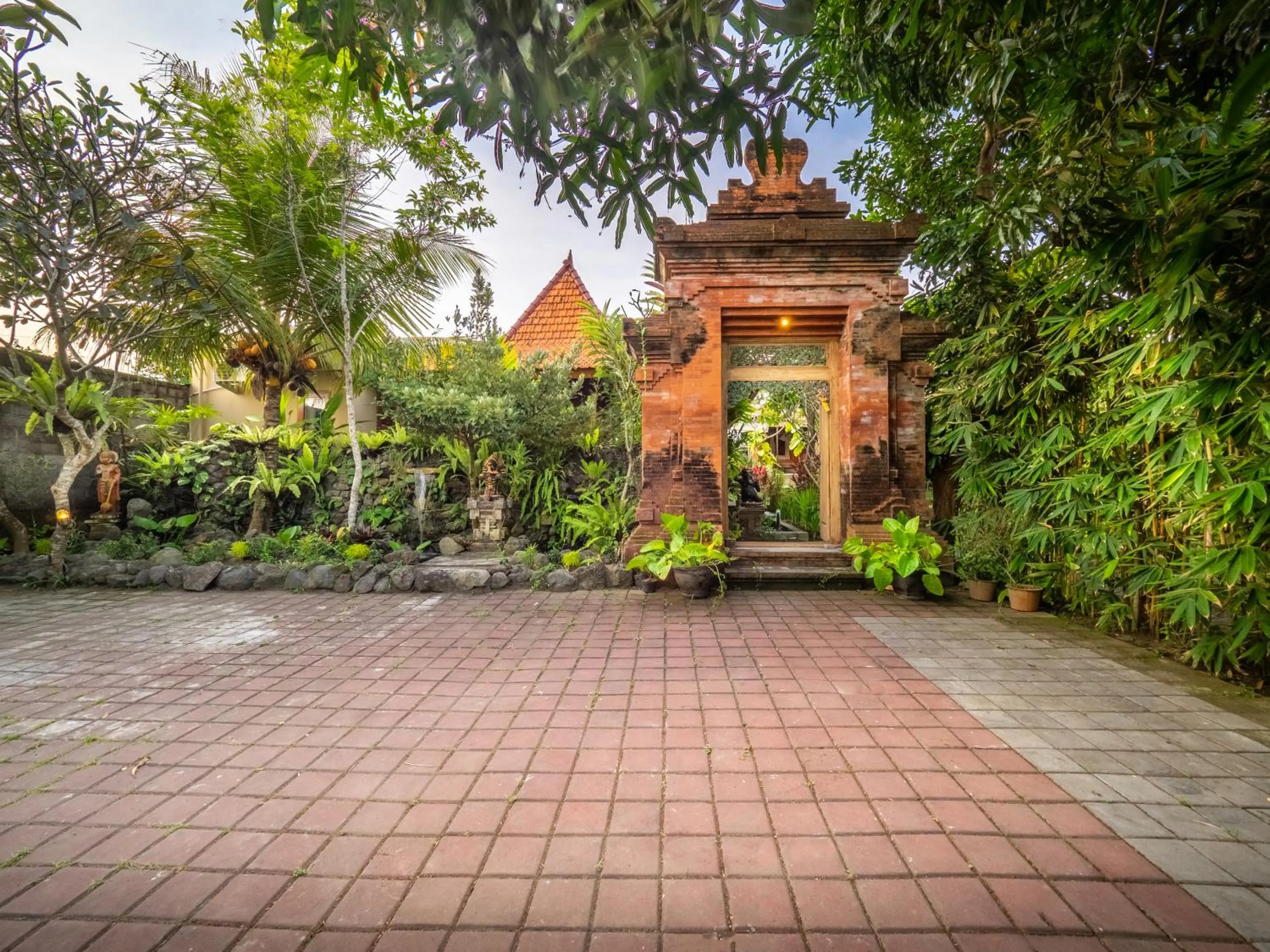 Facade/entrance in Tiis Garden Puri Villas