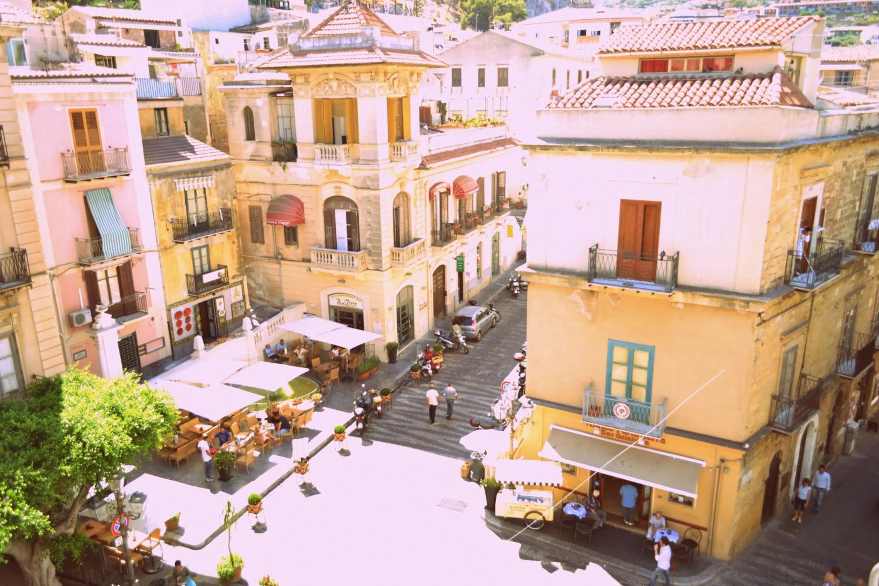 Neighbourhood in Scirocco