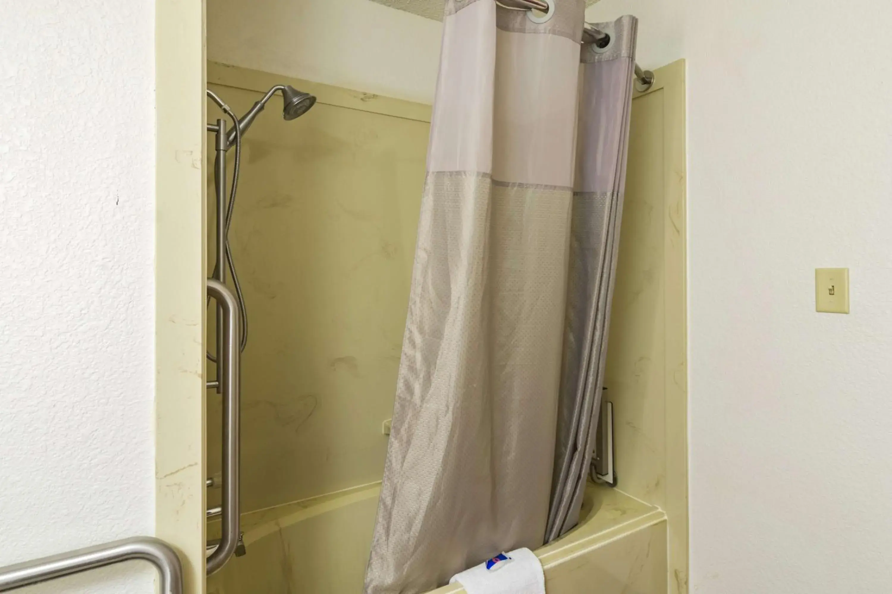 Queen Room - single occupancy - Non-Smoking in Motel 6-Arkadelphia, AR Queen Room - single occupancy - Non-Smoking in Motel 6-Arkadelphia, AR